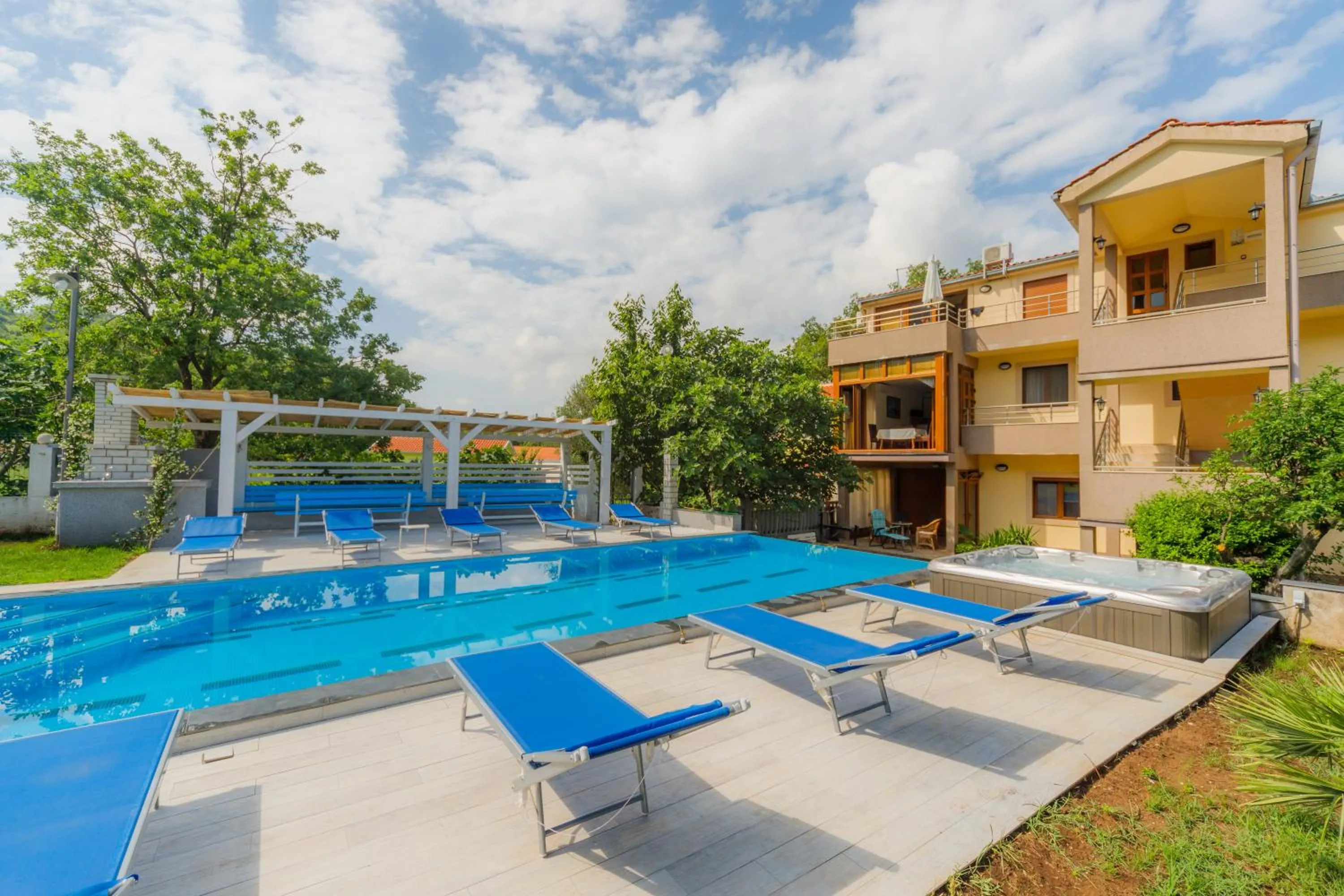 BBQ facilities in Apartmani Novaković