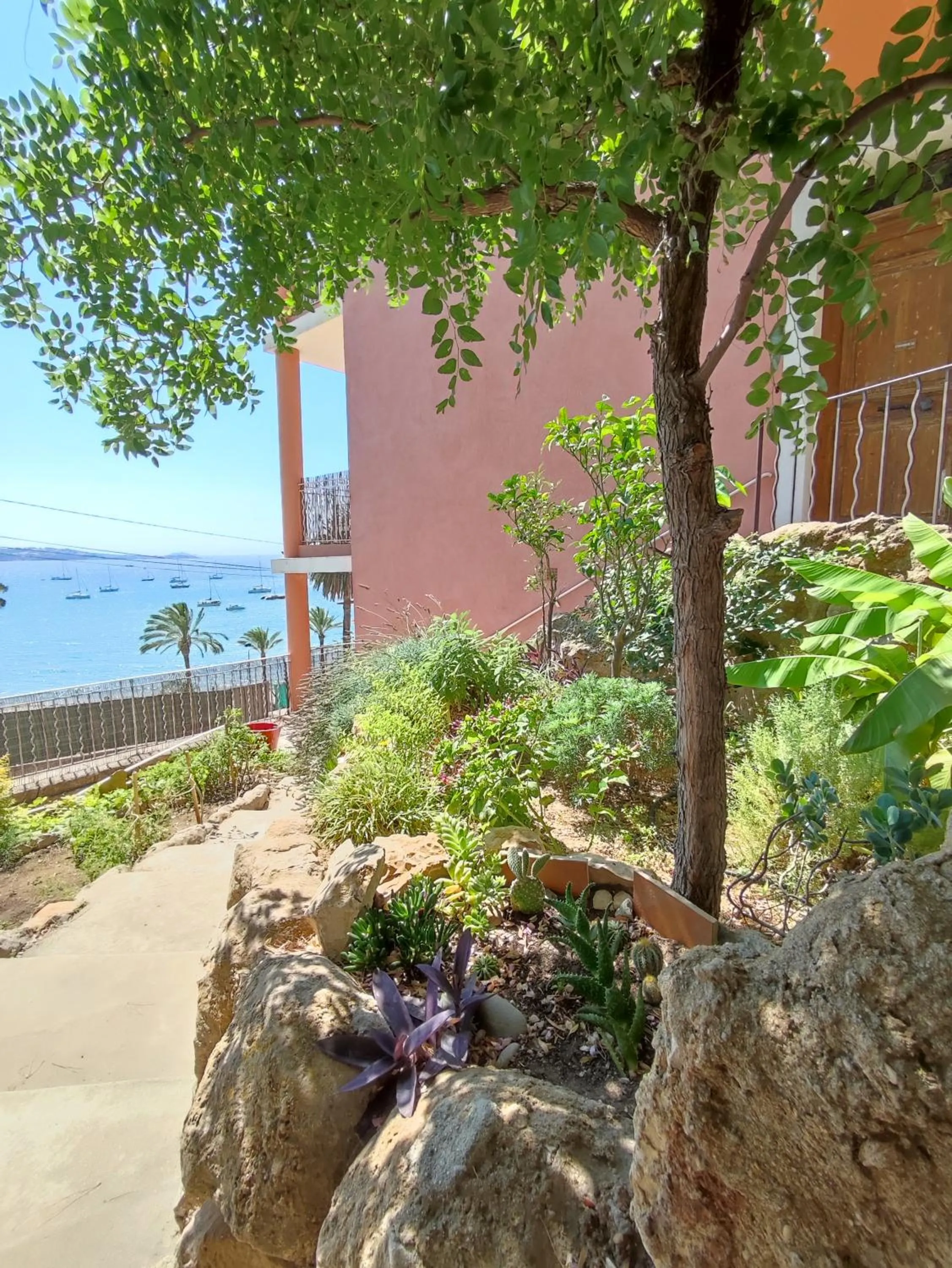 Garden in Les Galets Hôtel et B&B