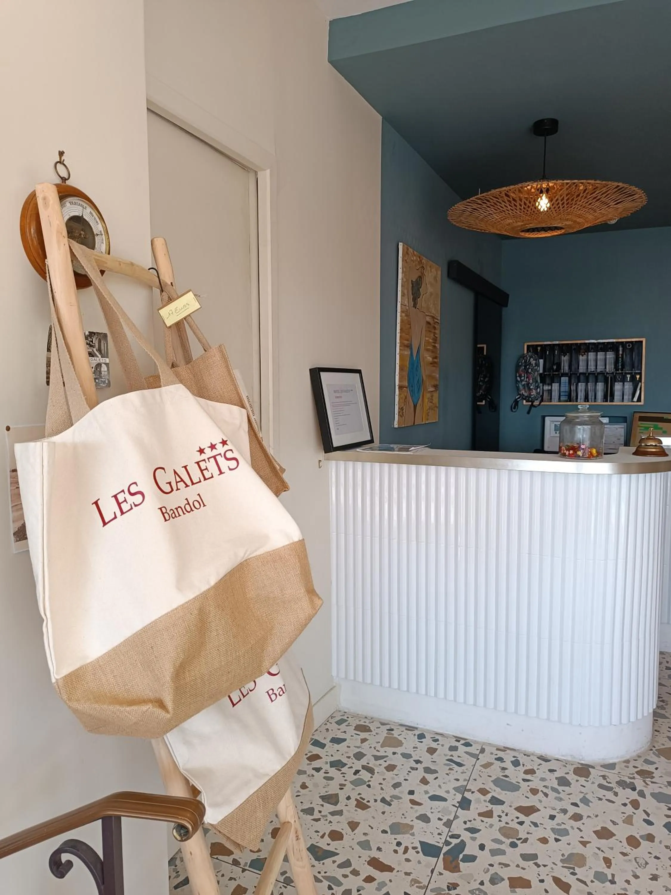 Lobby or reception in Les Galets Hôtel et B&B