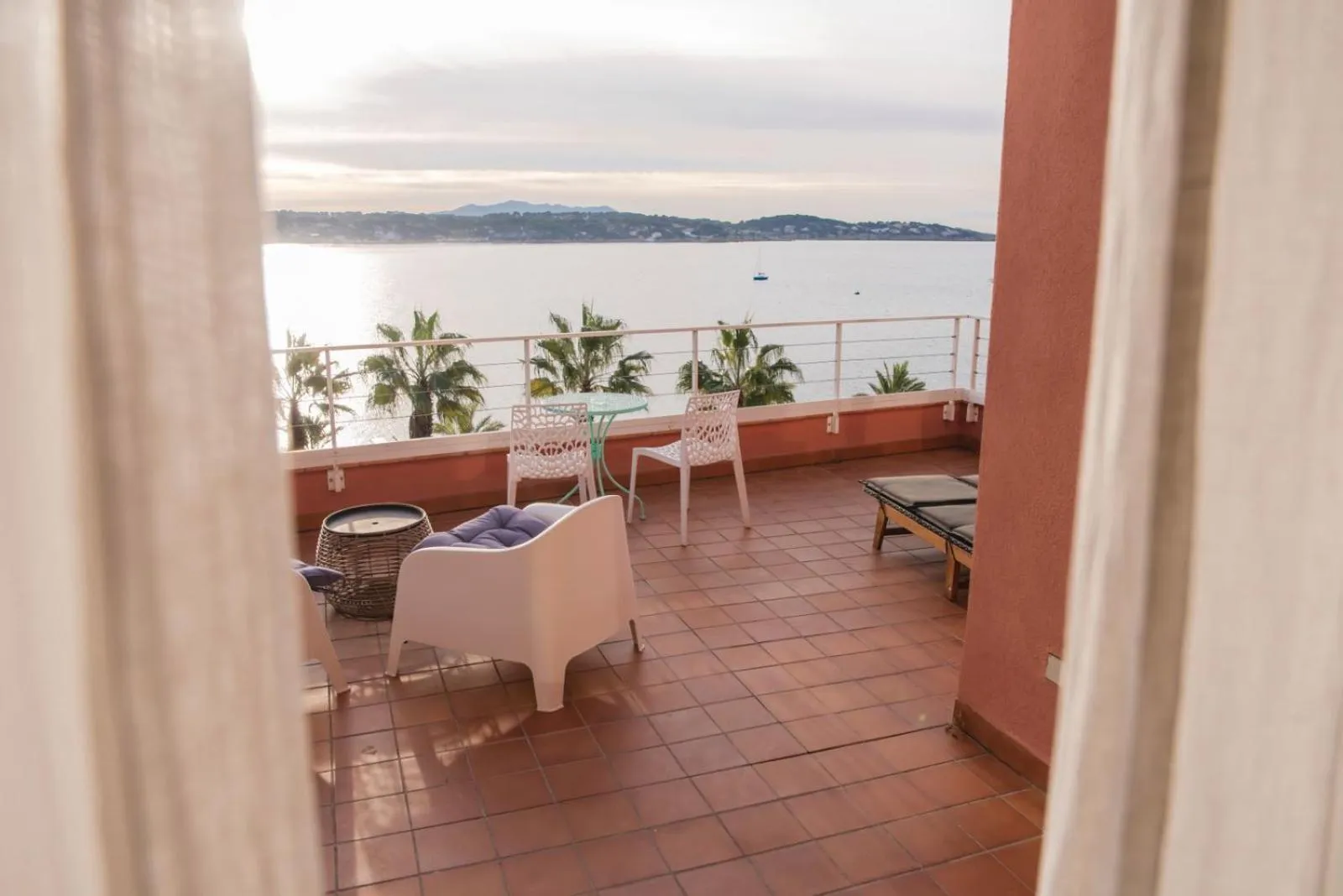 Balcony/Terrace in Les Galets Hôtel et B&B