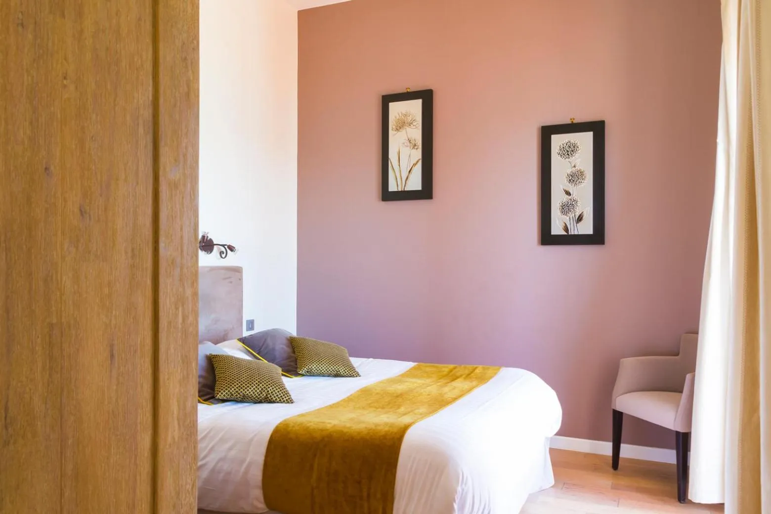 Bedroom, Bed in Les Galets Hôtel et B&B