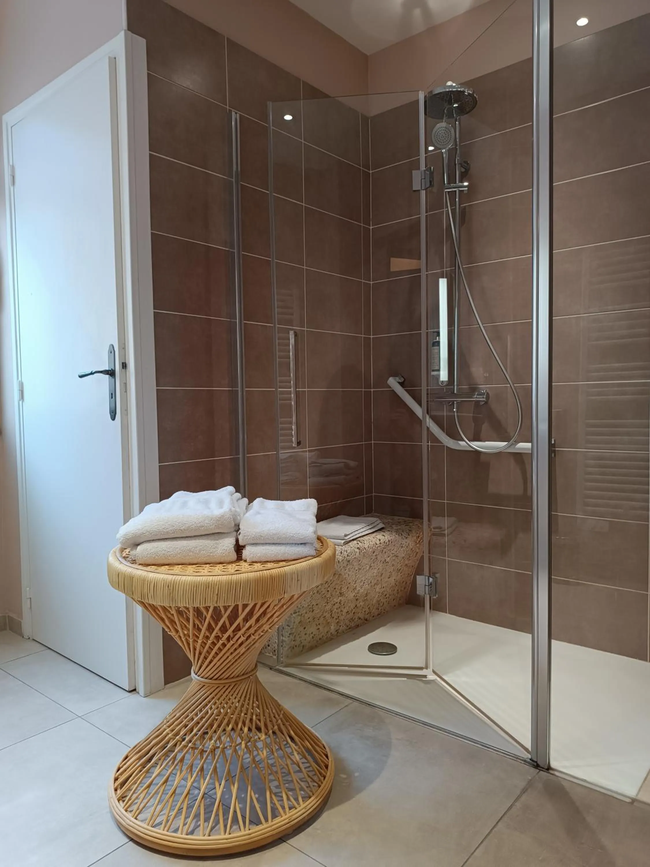 Bathroom in Les Galets Hôtel et B&B