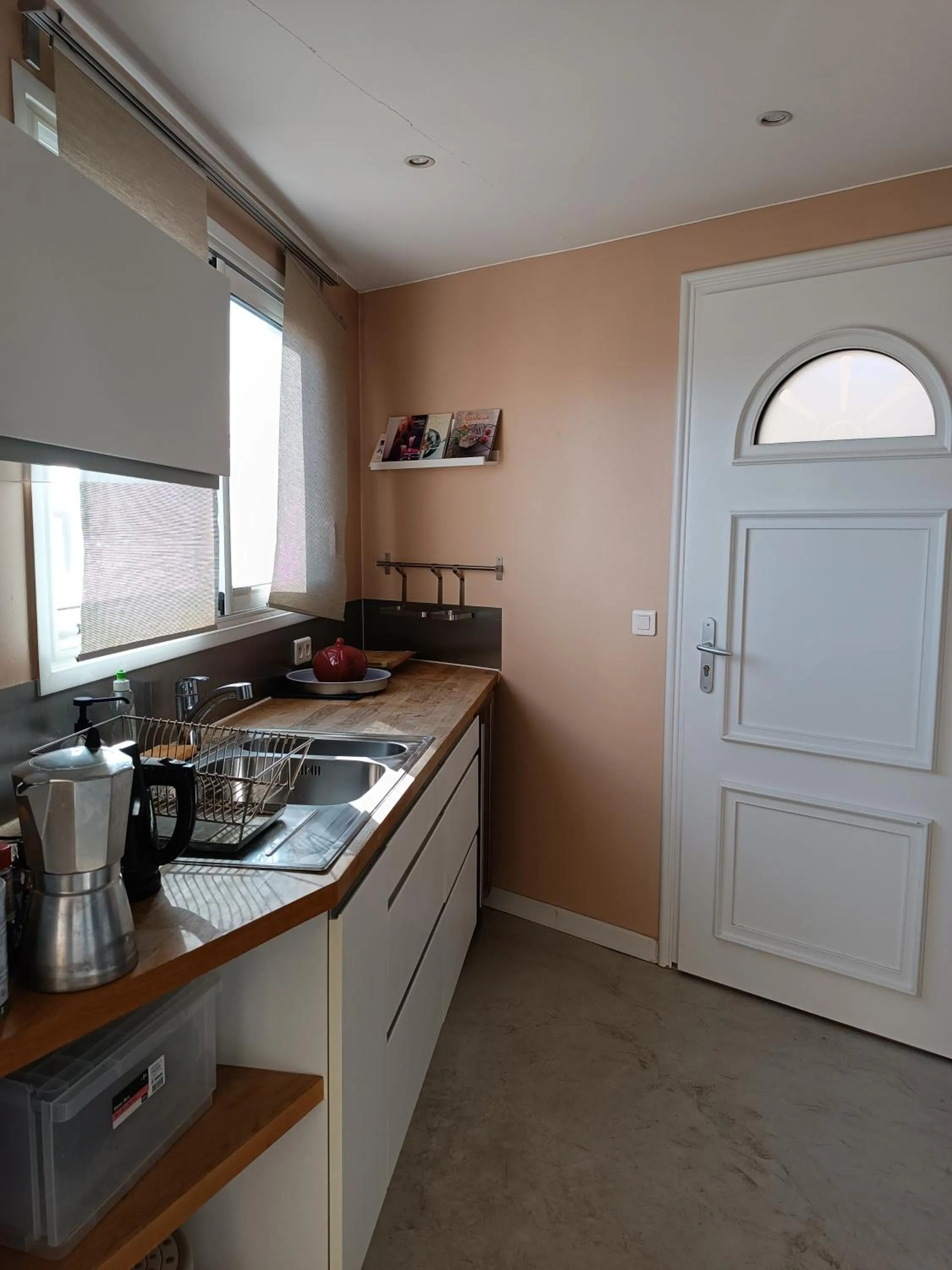 kitchen in Les Galets Hôtel et B&B