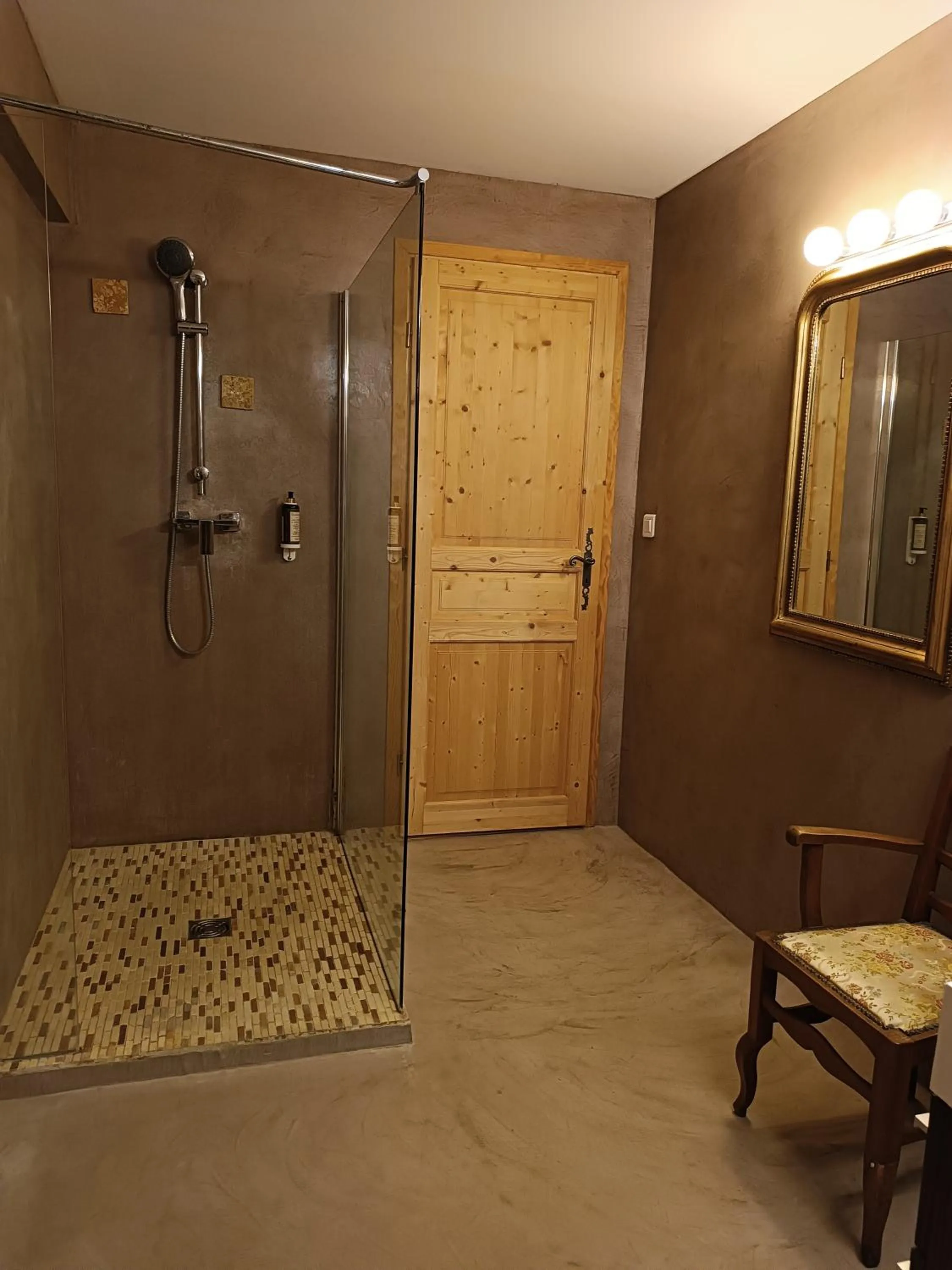 Bathroom in Les Galets Hôtel et B&B