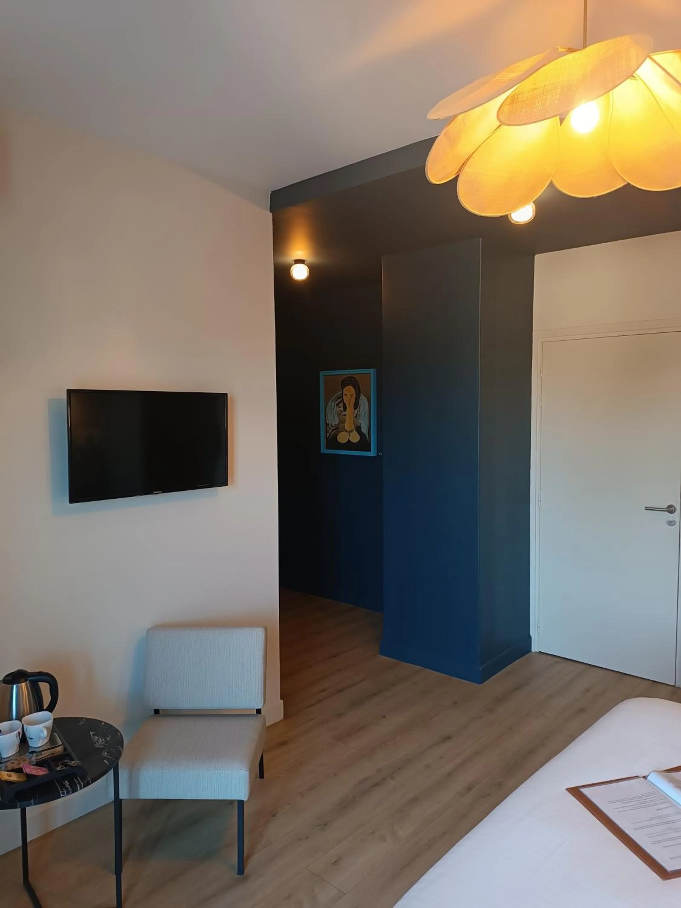 Photo of the whole room, Bed in Les Galets Hôtel et B&B