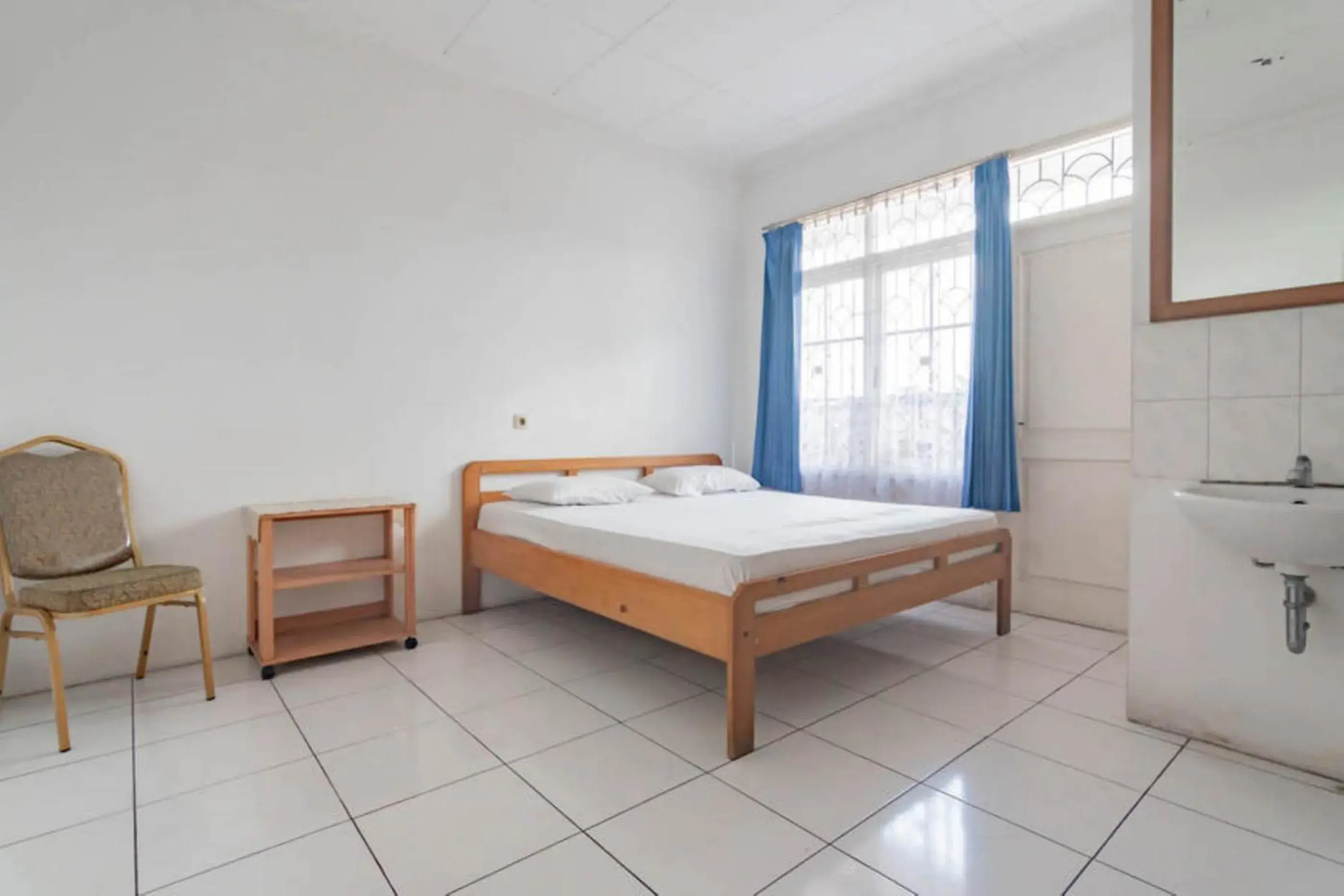 Standard Double Room in Pall Inn Puncak Mitra RedDoorz Standard Double Room in Pall Inn Puncak Mitra RedDoorz