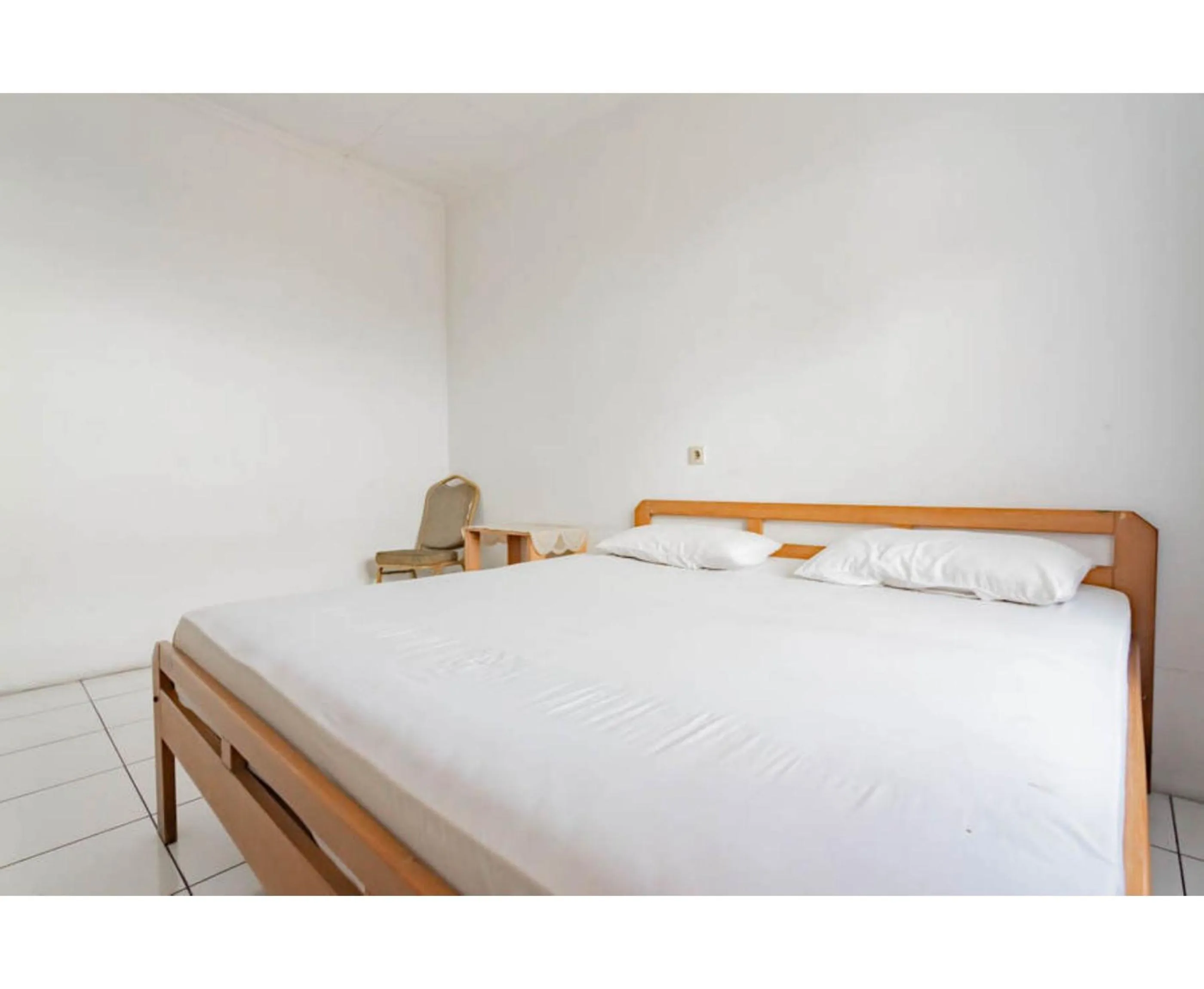 Bedroom, Bed in Pall Inn Puncak Mitra RedDoorz