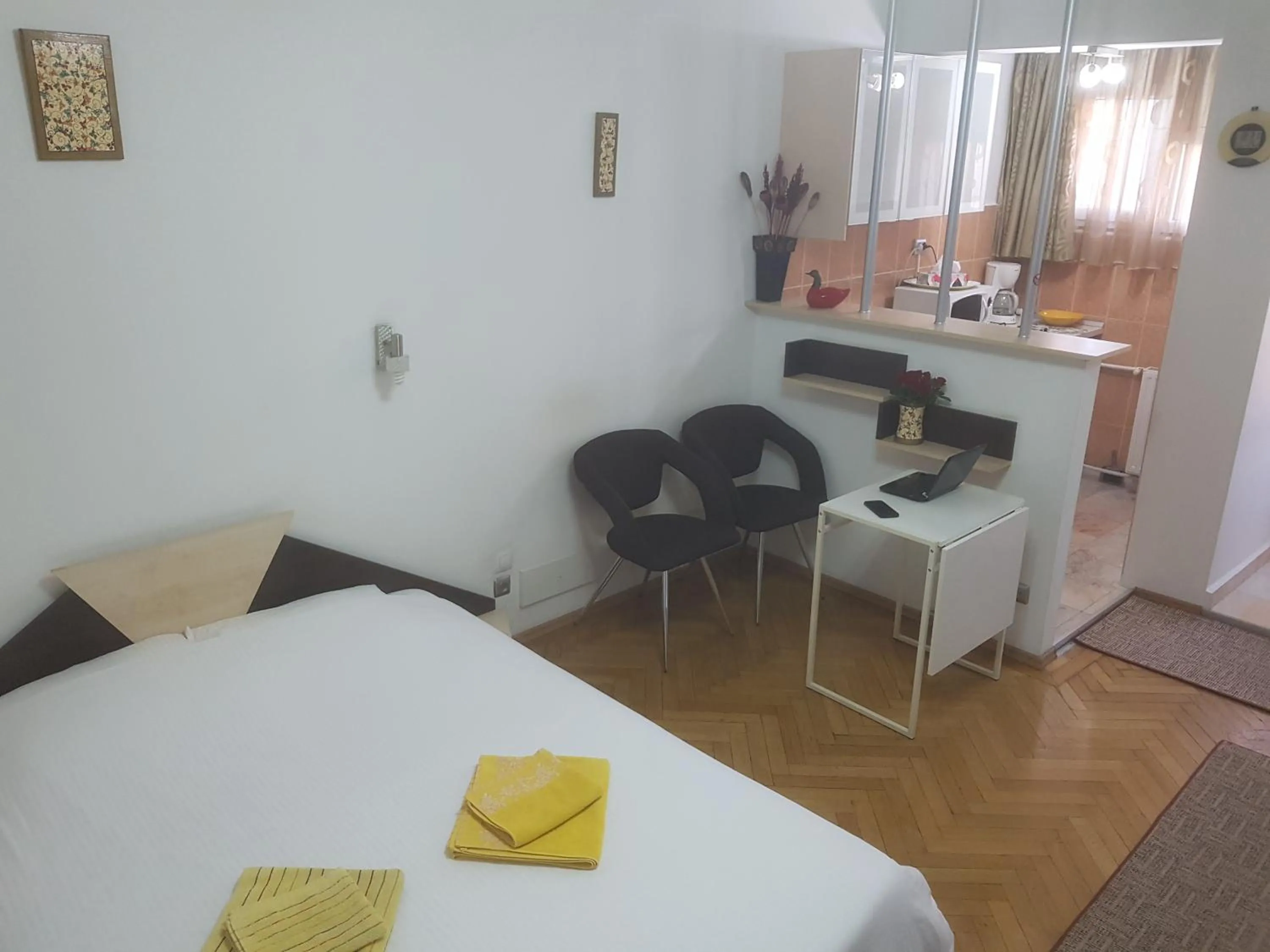 Living room, Bed in Calea Victoriei Residence