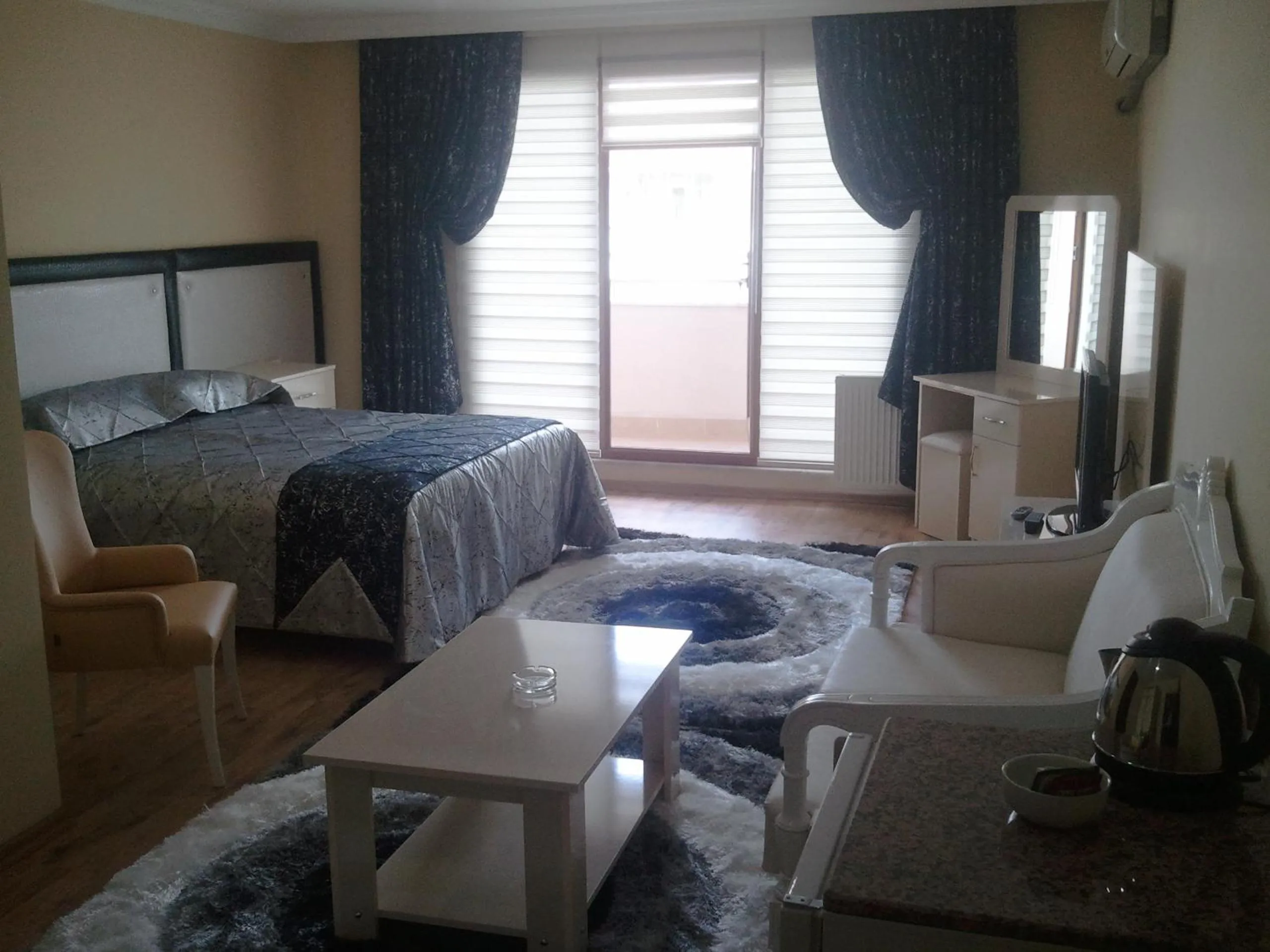 Photo of the whole room in Cmr Aydogan Hotel