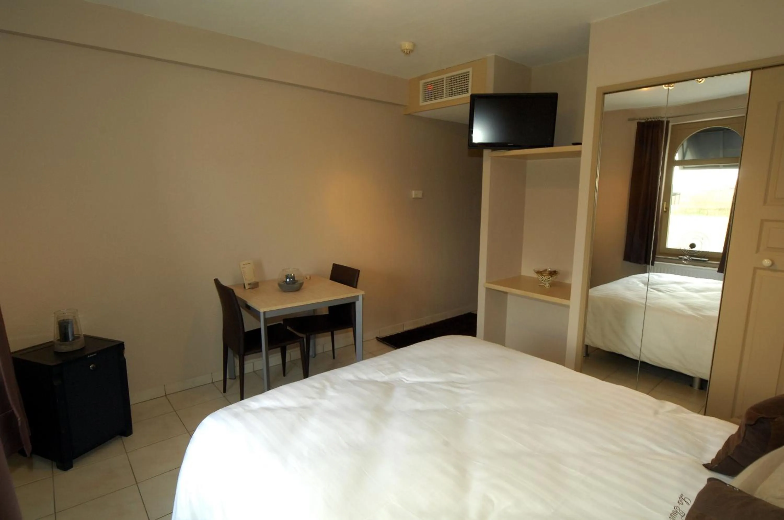 Bed in Hôtel Le Saint Loup