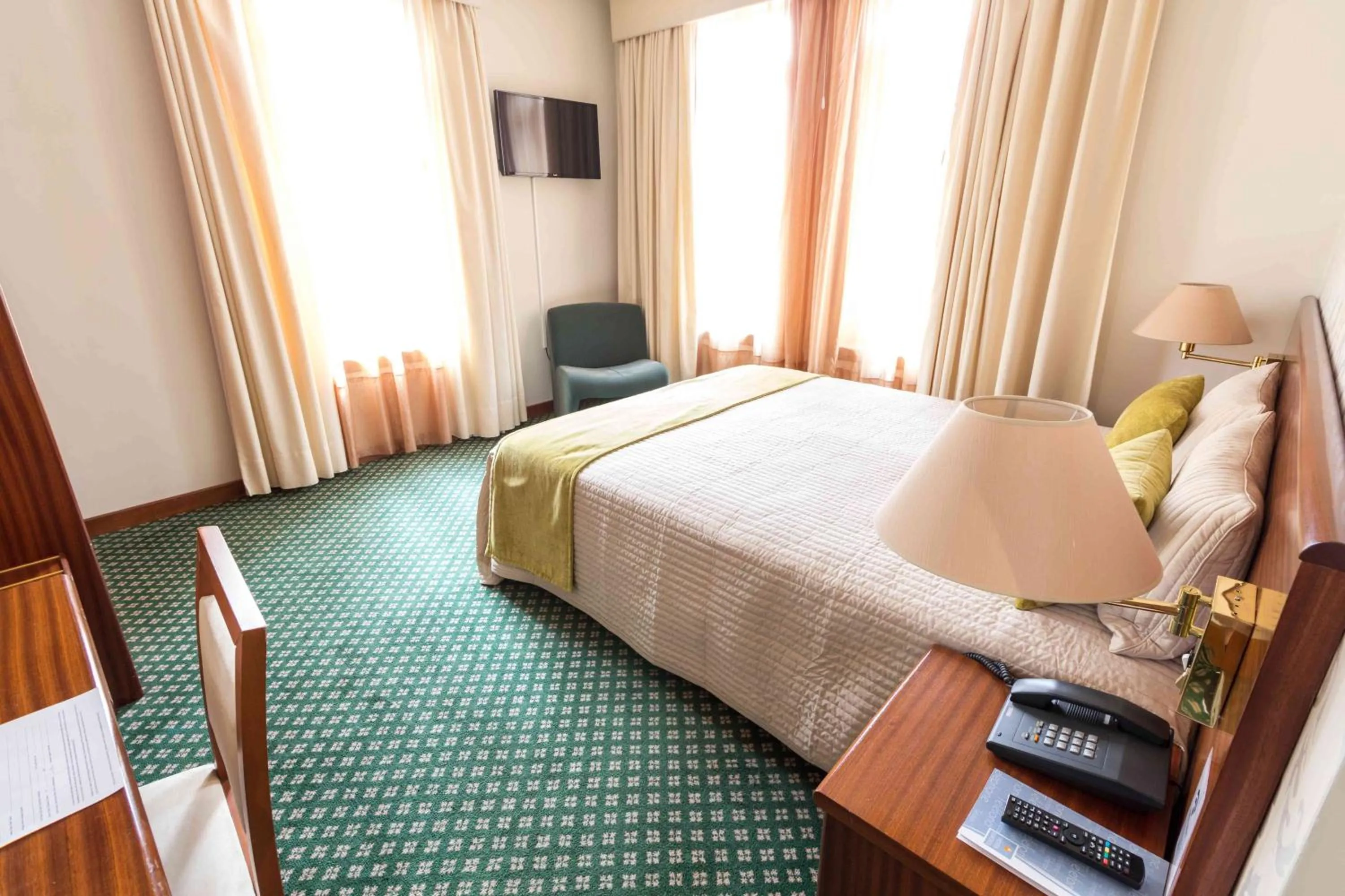 Bed in Hotel Eurosol Gouveia