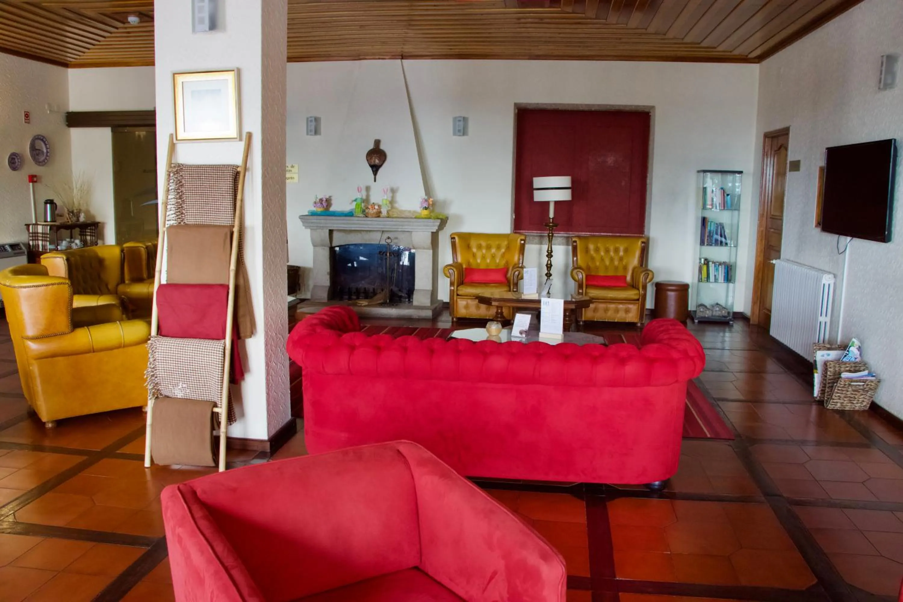 Communal lounge/ TV room in Hotel Eurosol Gouveia