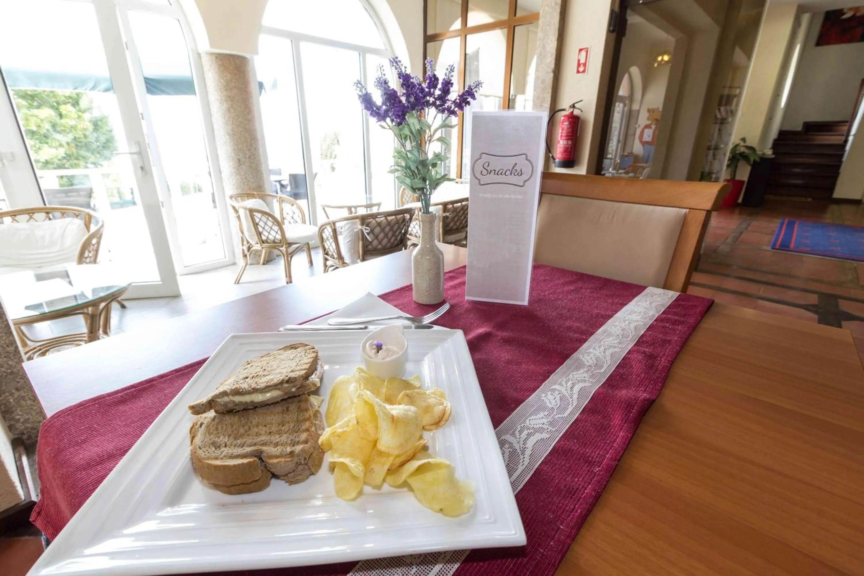 Lounge or bar in Hotel Eurosol Gouveia