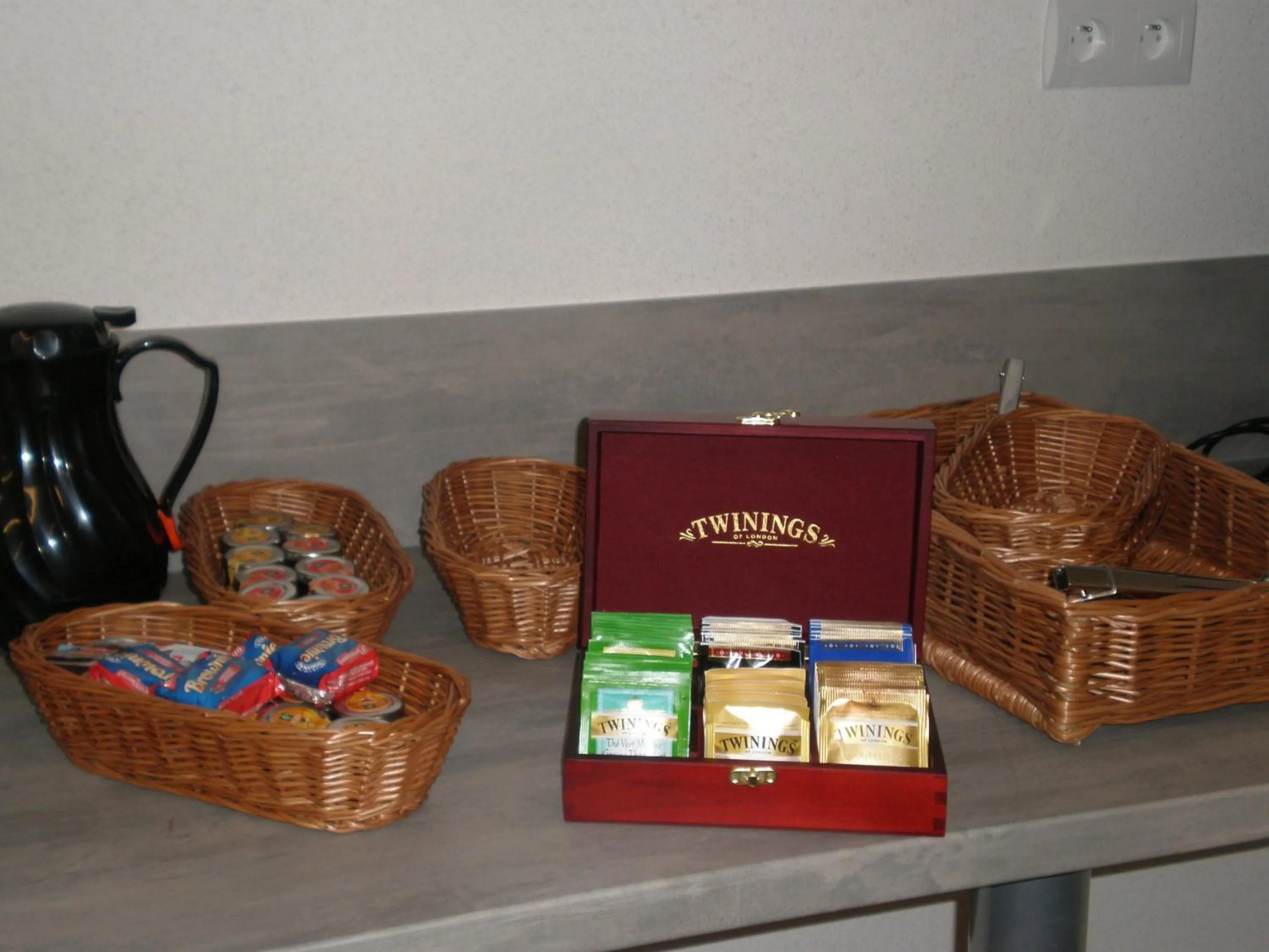 Restaurant/places to eat in Résidence Hôtelière Laudine