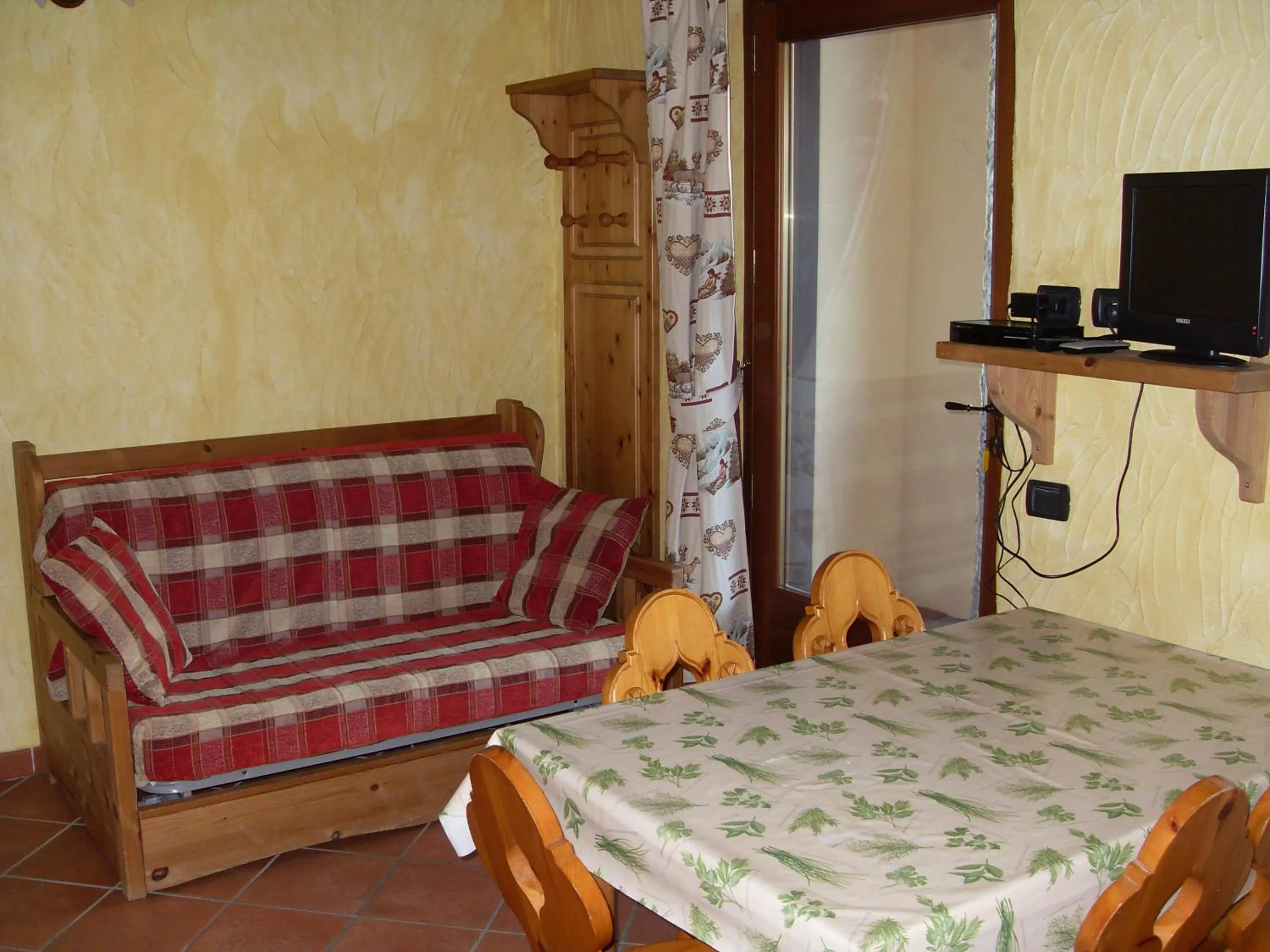 Dining area in Residence Les Myosotis