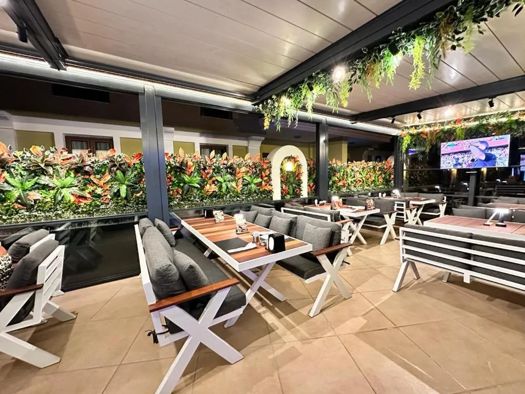 Restaurant/places to eat in Club Karakas Apart Otel