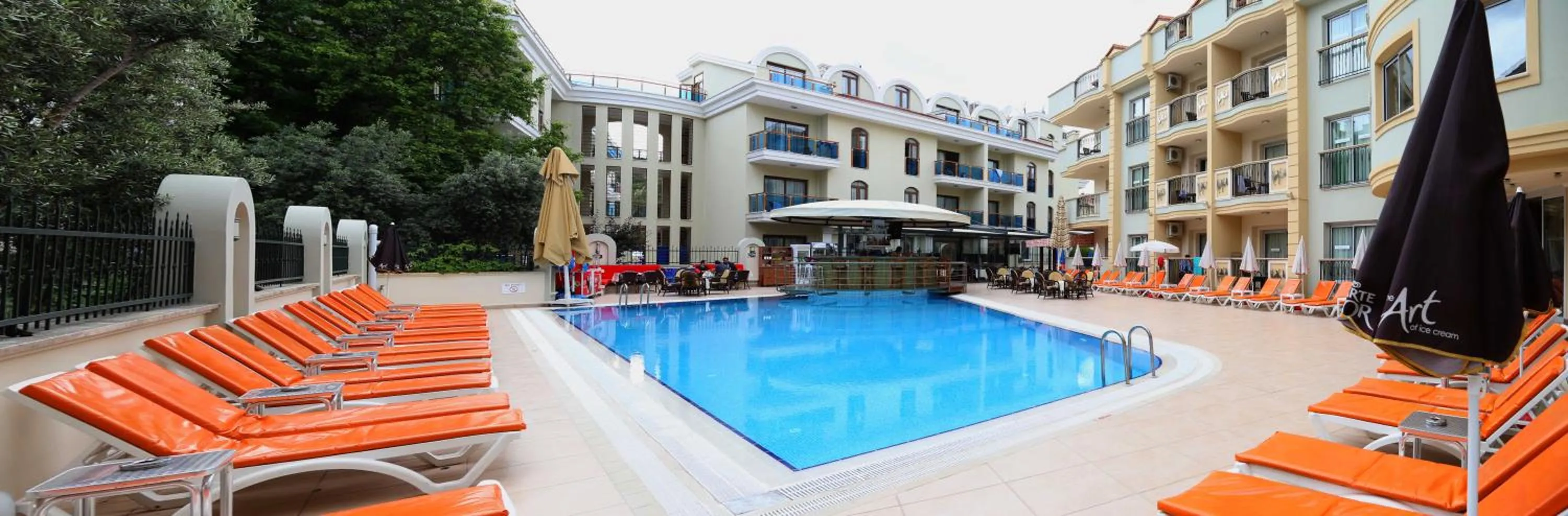 Swimming pool in Club Karakas Apart Otel