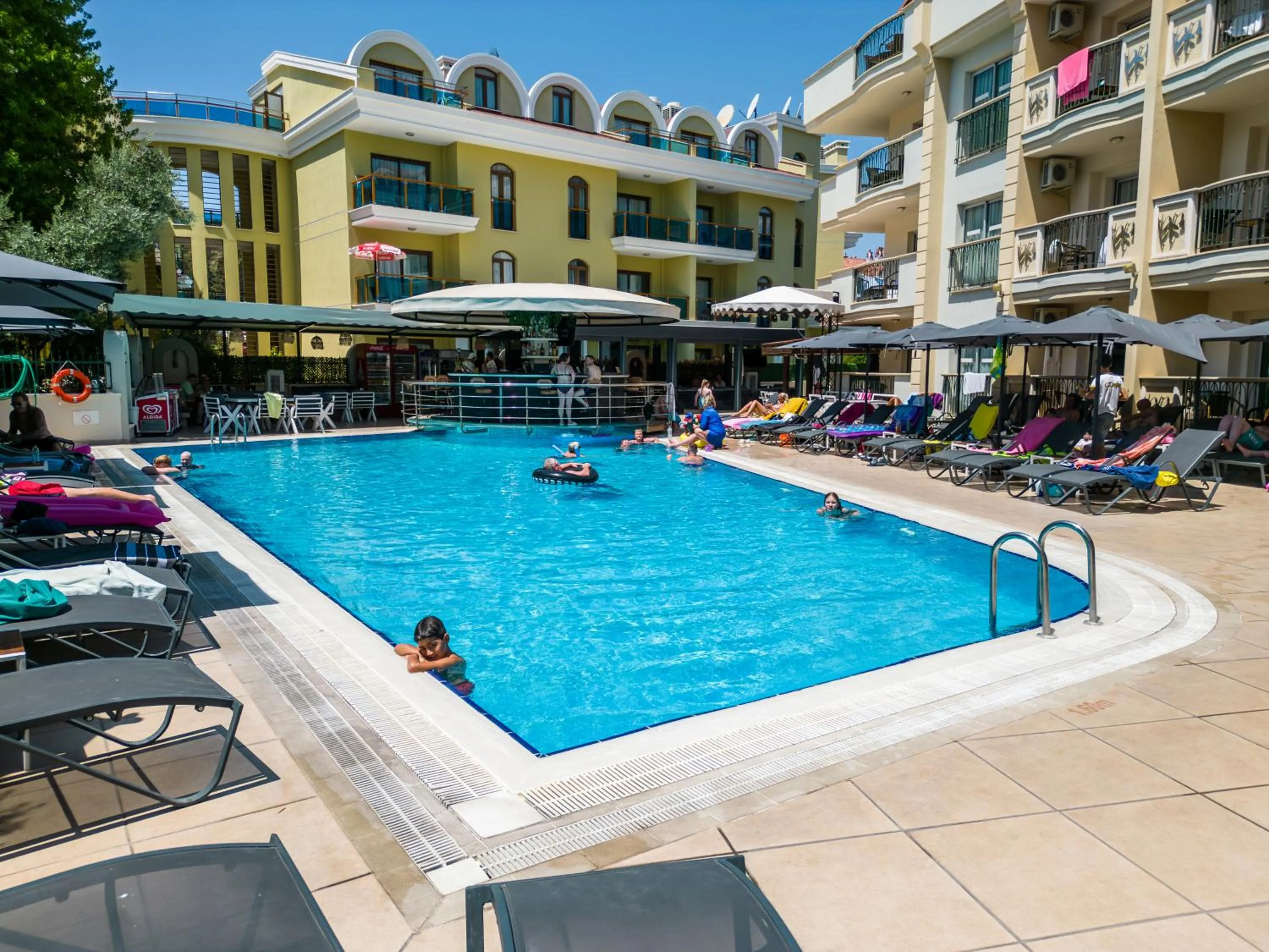 Club Karakas Apart Otel