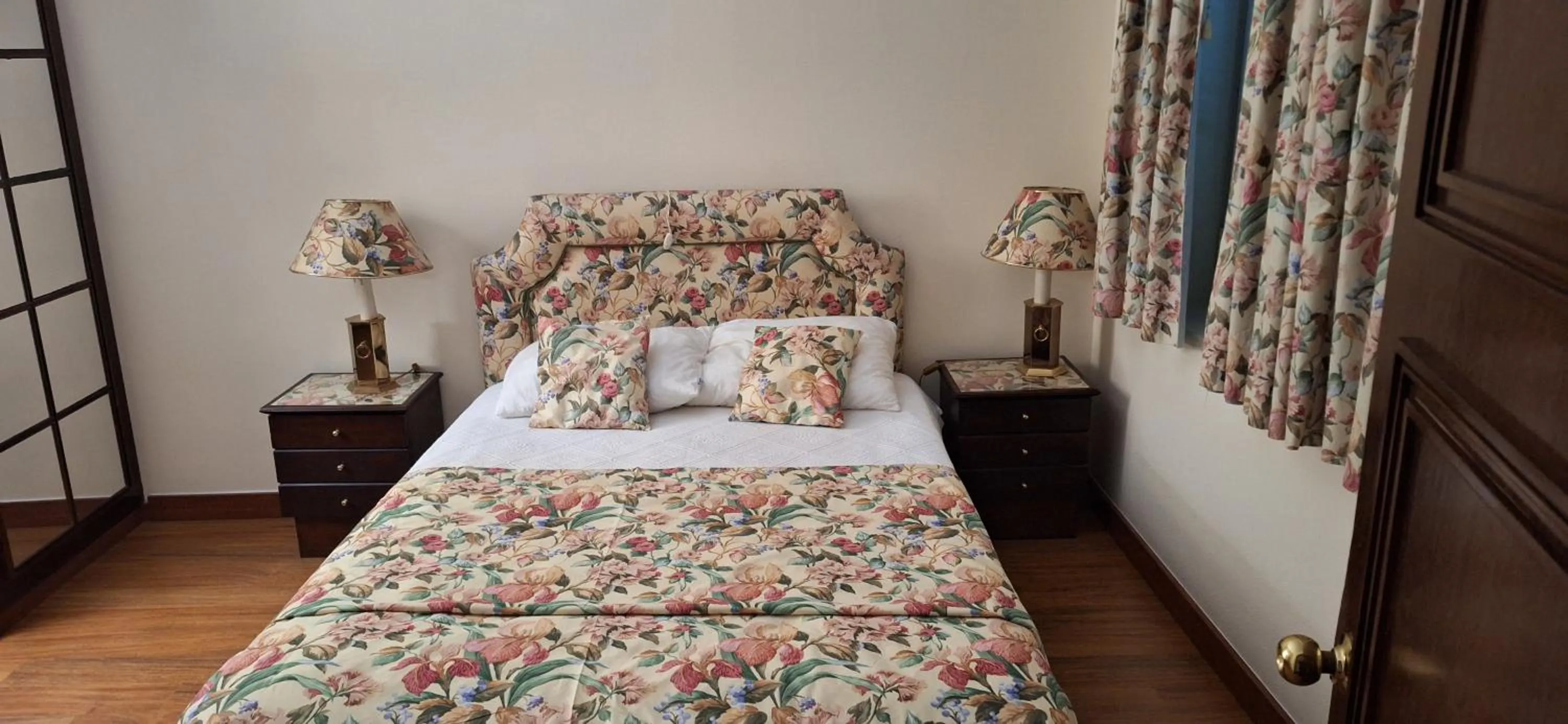 Bed in Hotel Urgeirica