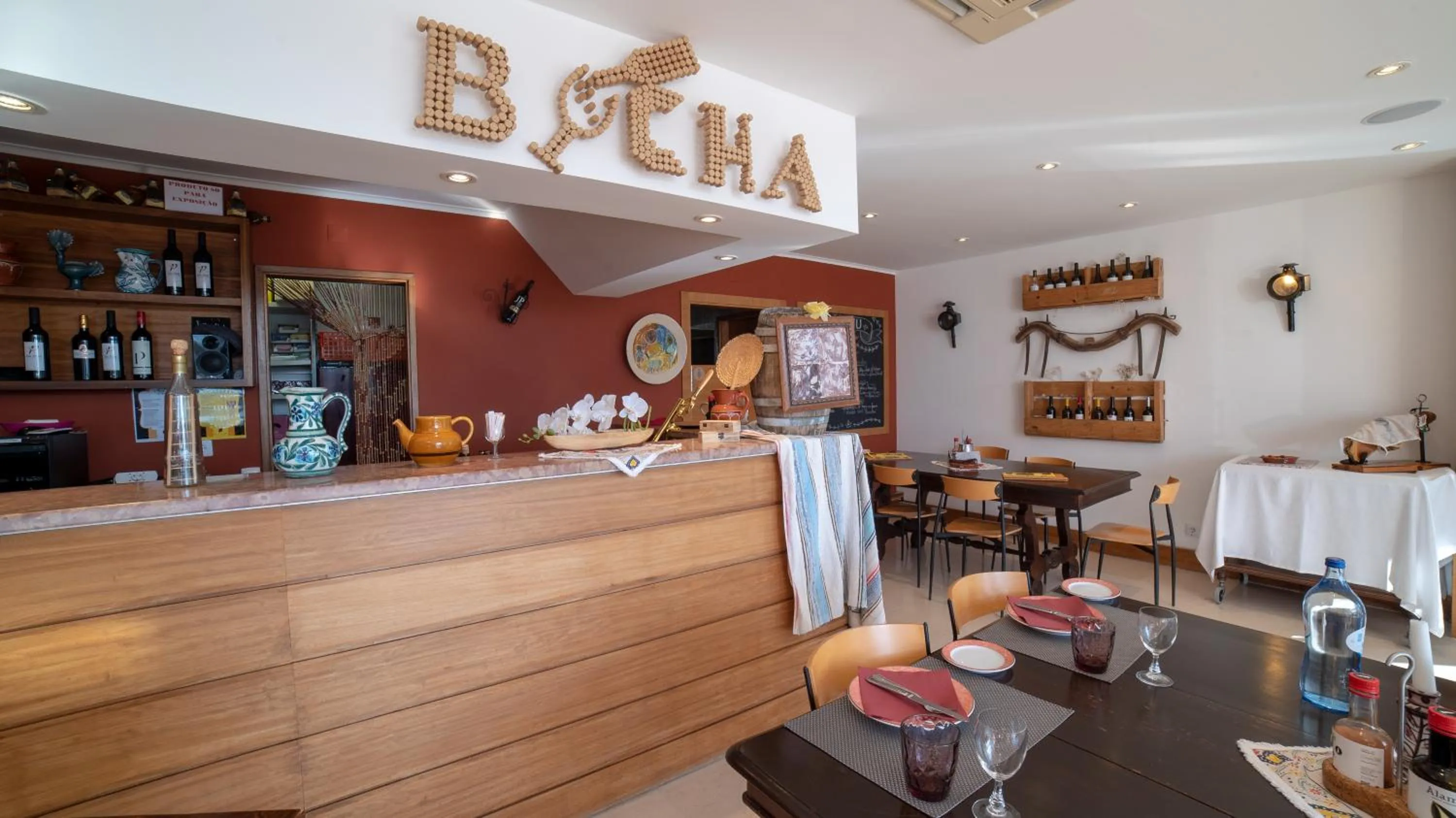 Restaurant/places to eat in Vila Petra