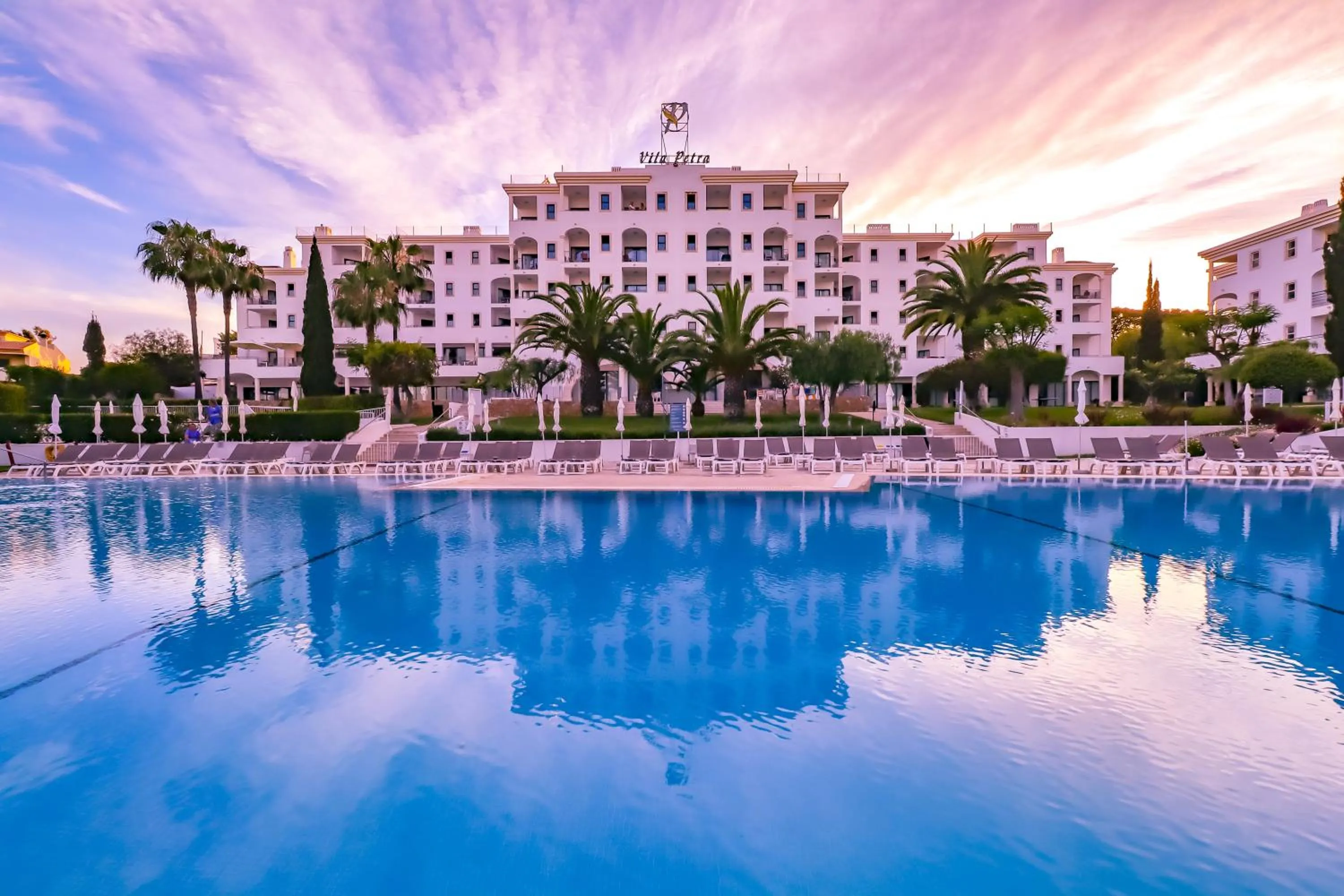 Property building in Vila Petra