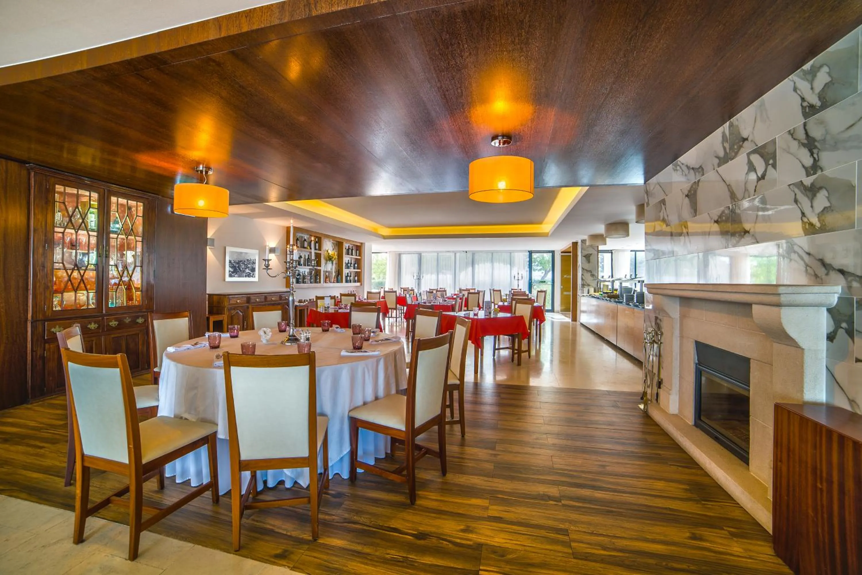 Restaurant/places to eat in Vila Petra