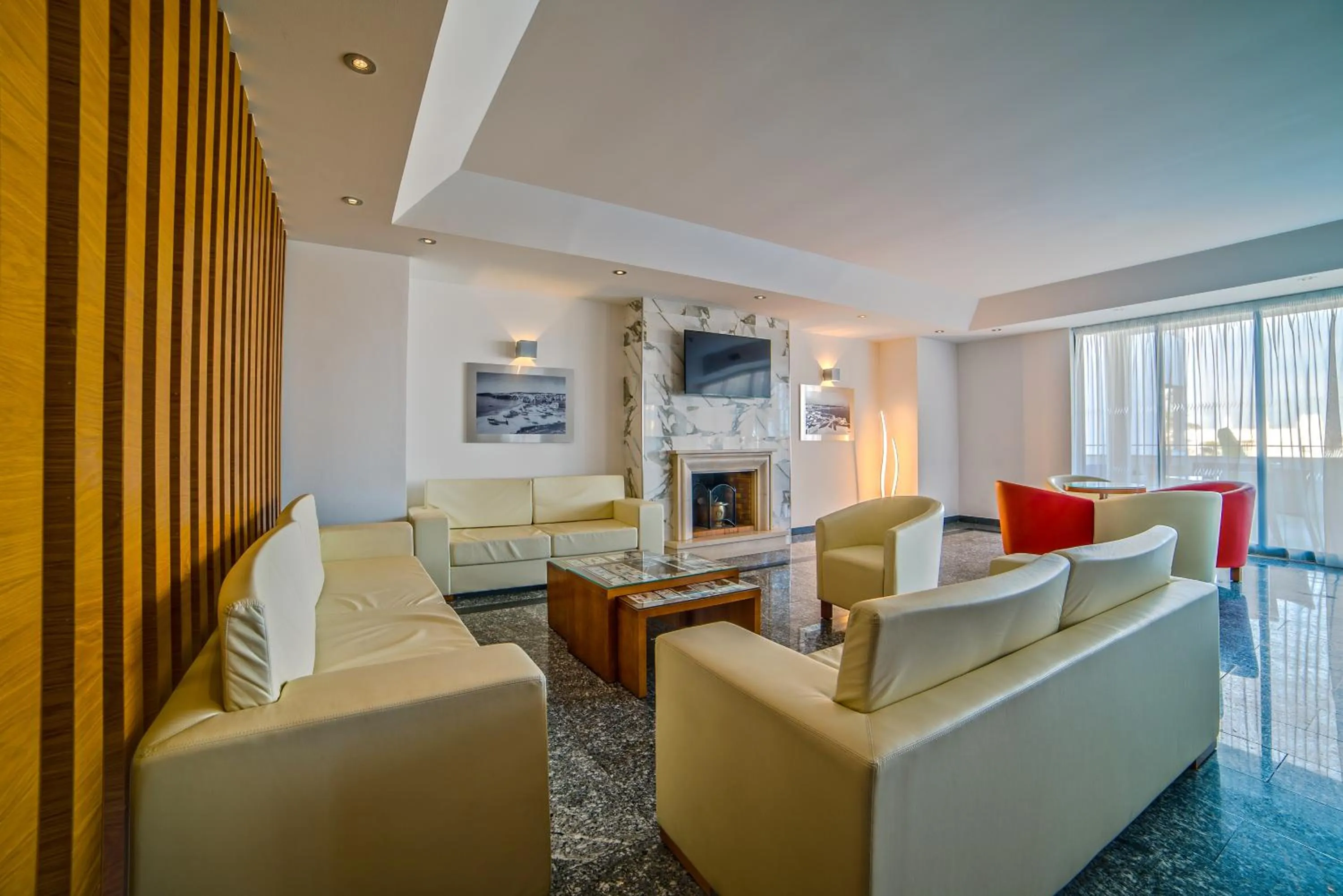 Restaurant/places to eat in Vila Petra