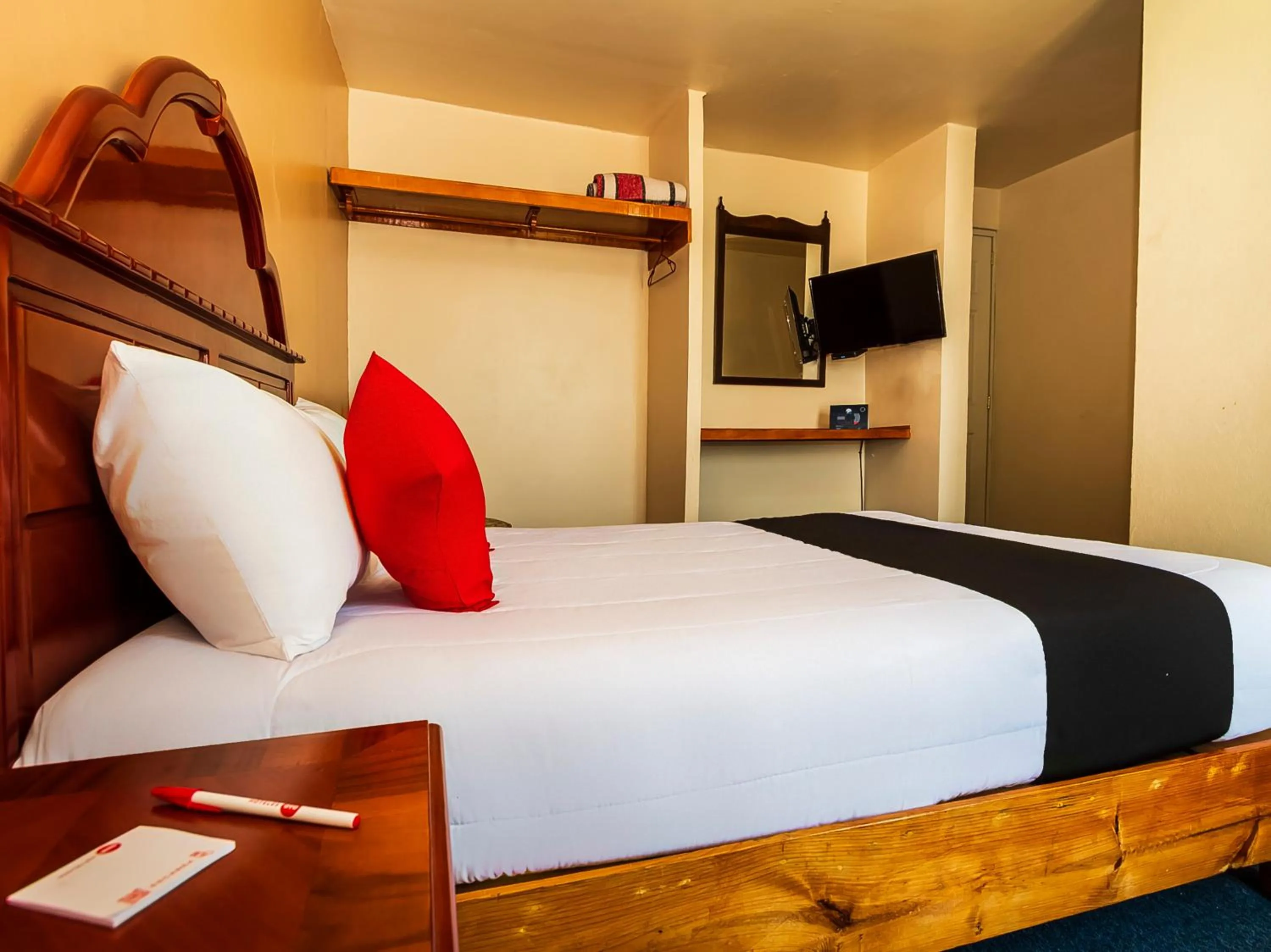 Bedroom, Bed in Hotel De La Loma