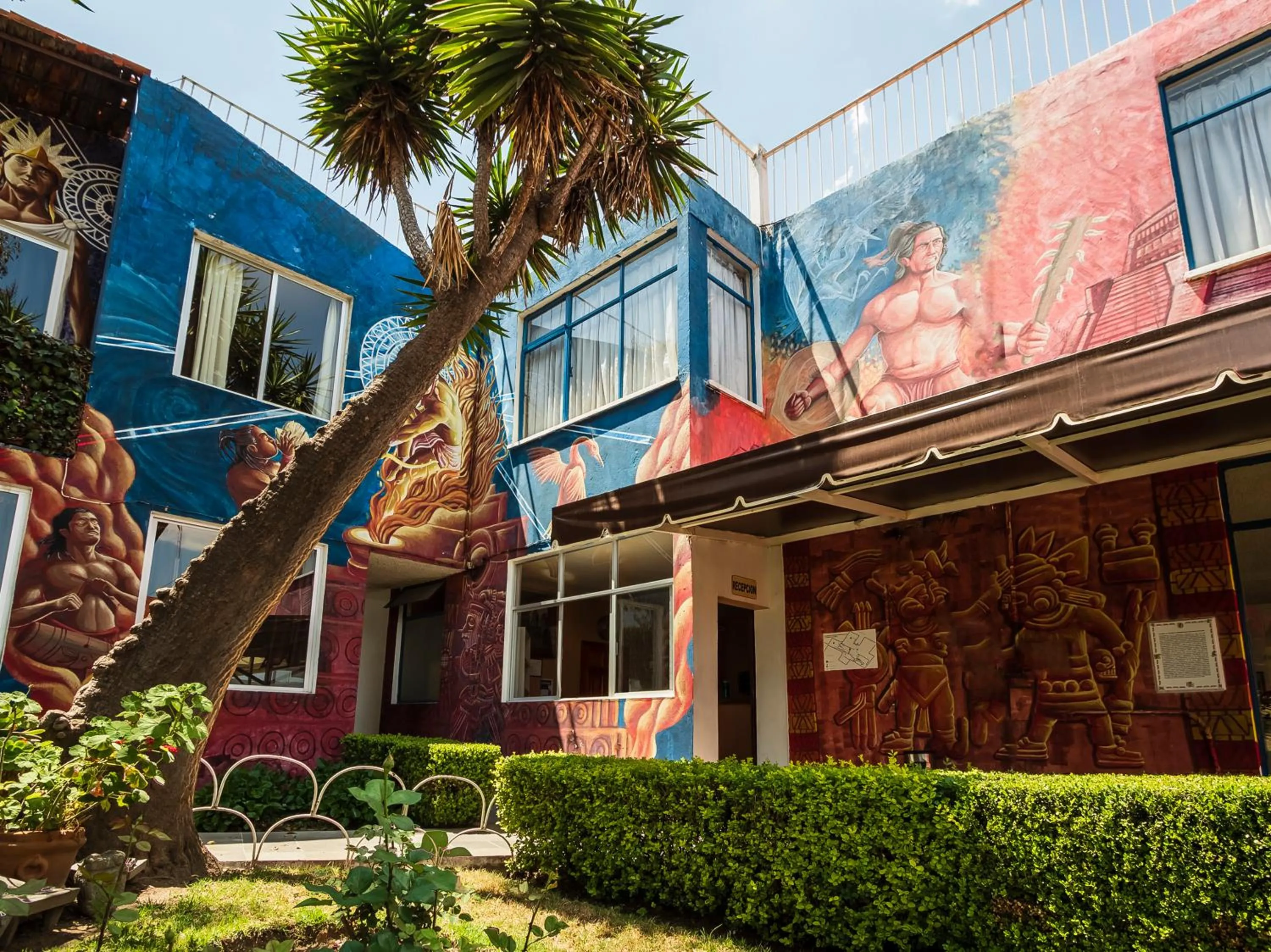 Property building in Hotel De La Loma