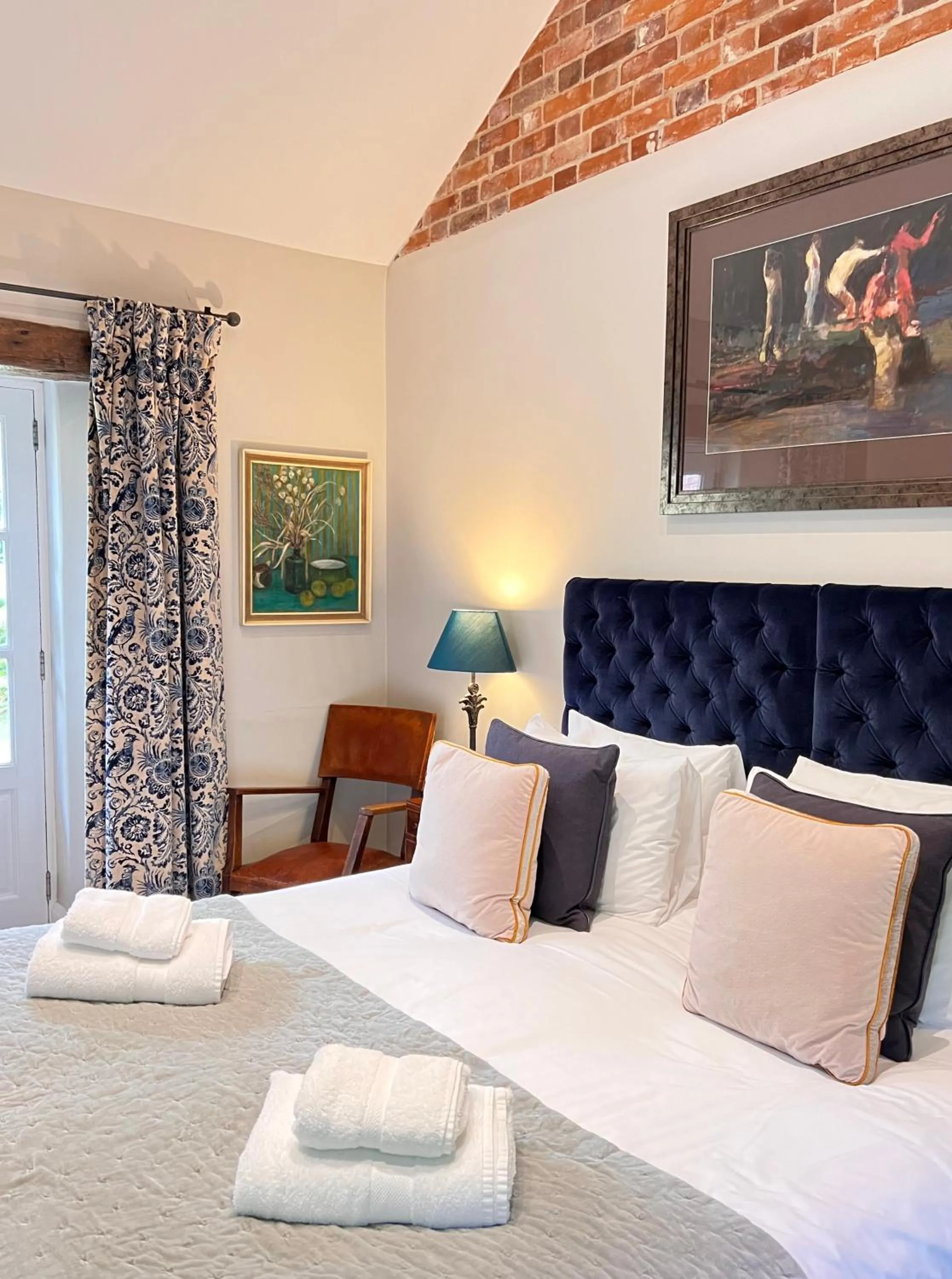 Bedroom, Bed in The Brisley Bell