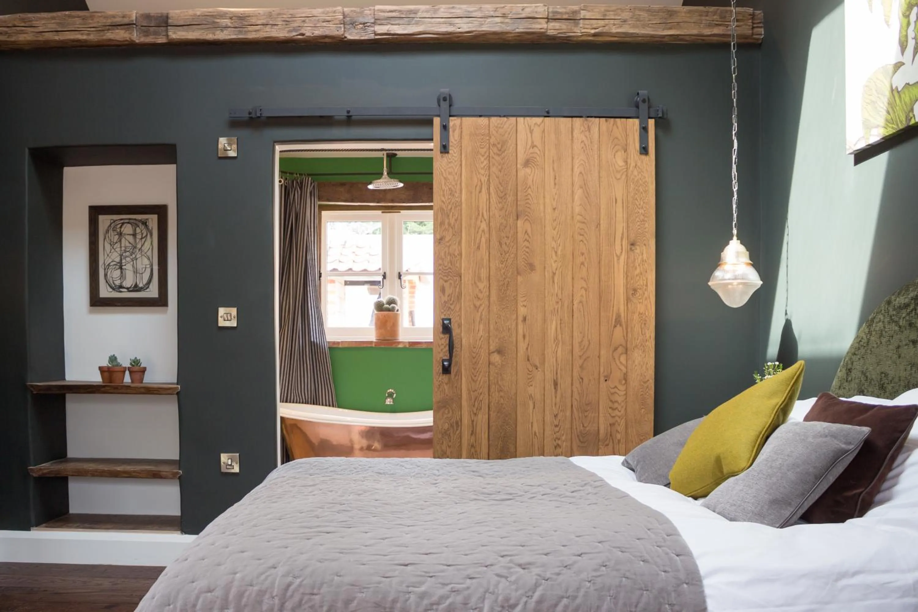 Bedroom, Bed in The Brisley Bell