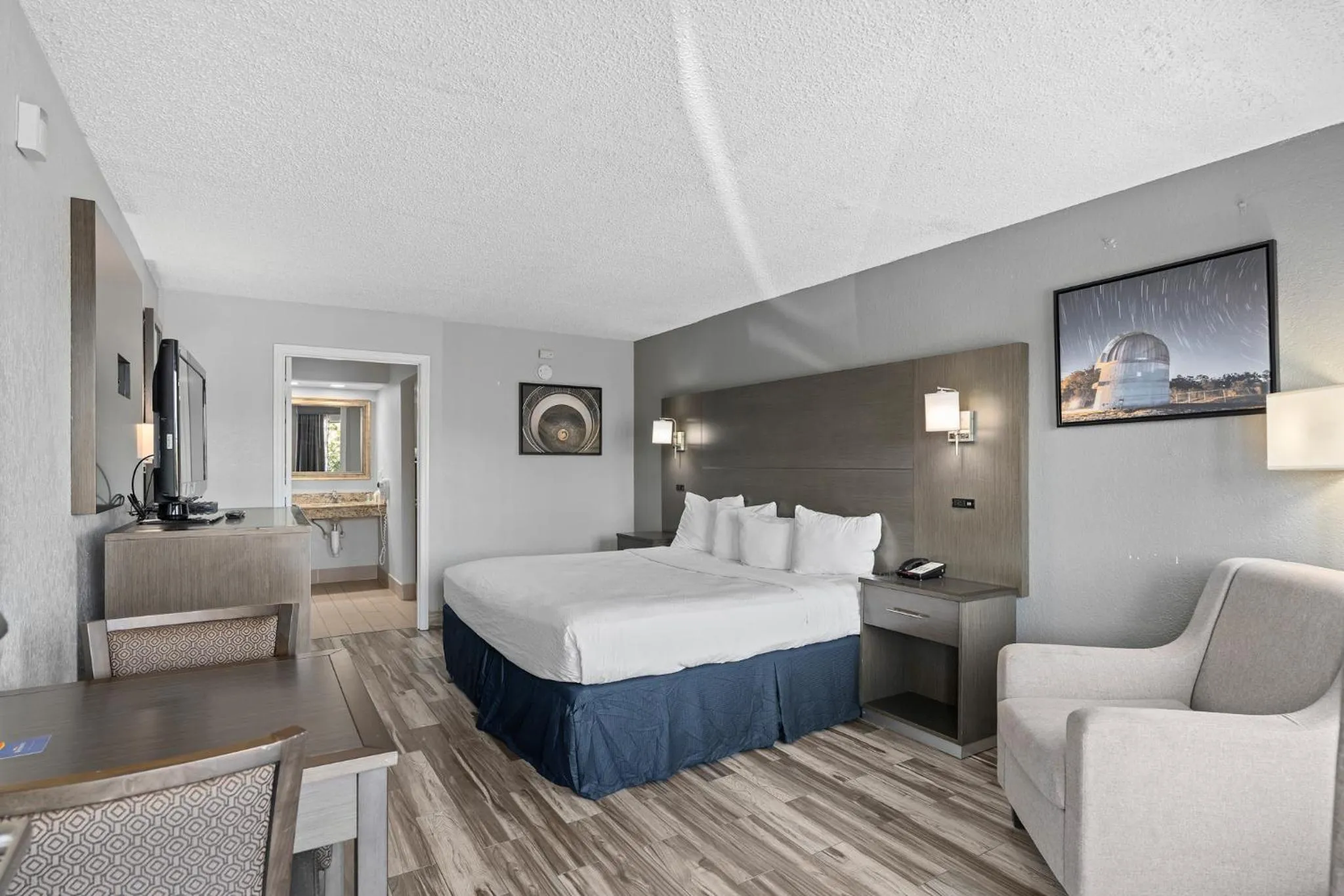 Bed in Baymont by Wyndham Orlando East