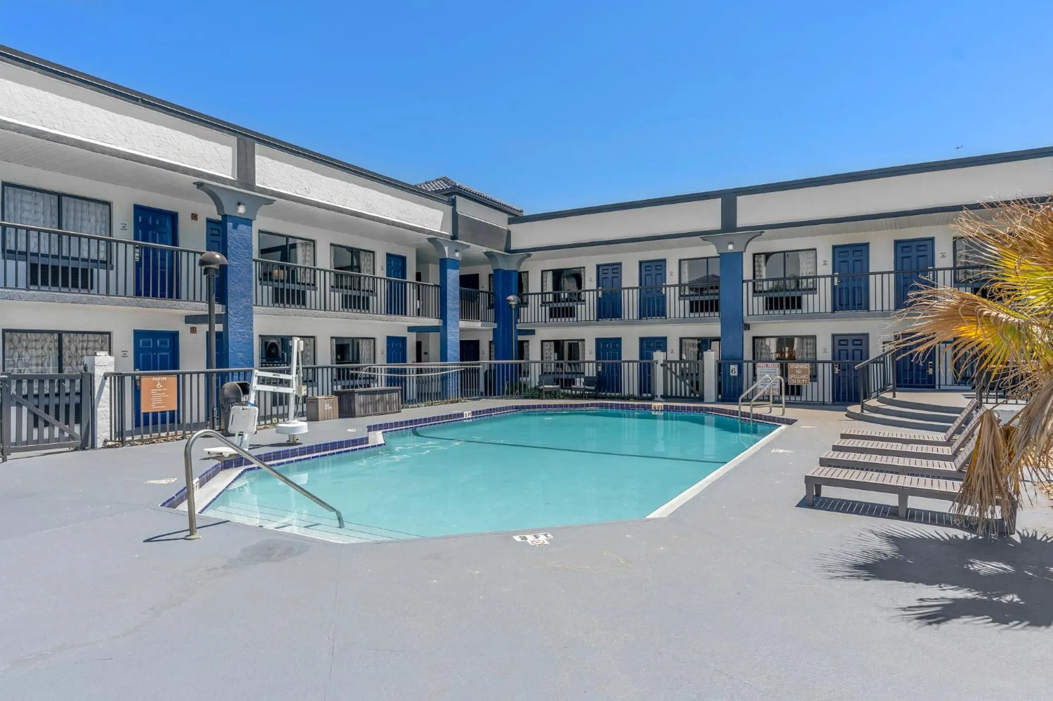 Swimming pool in Baymont by Wyndham Orlando East