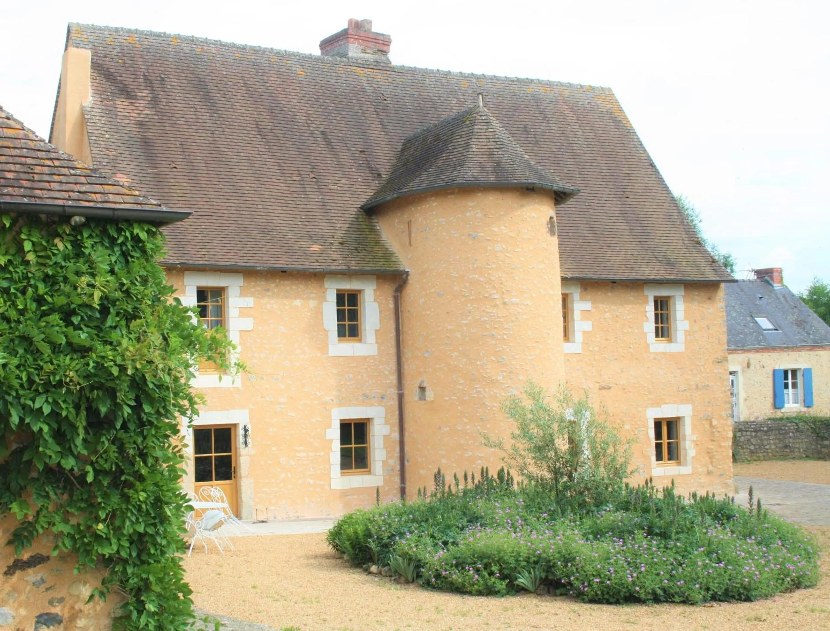 Property building in Manoir de la Basse-Cour