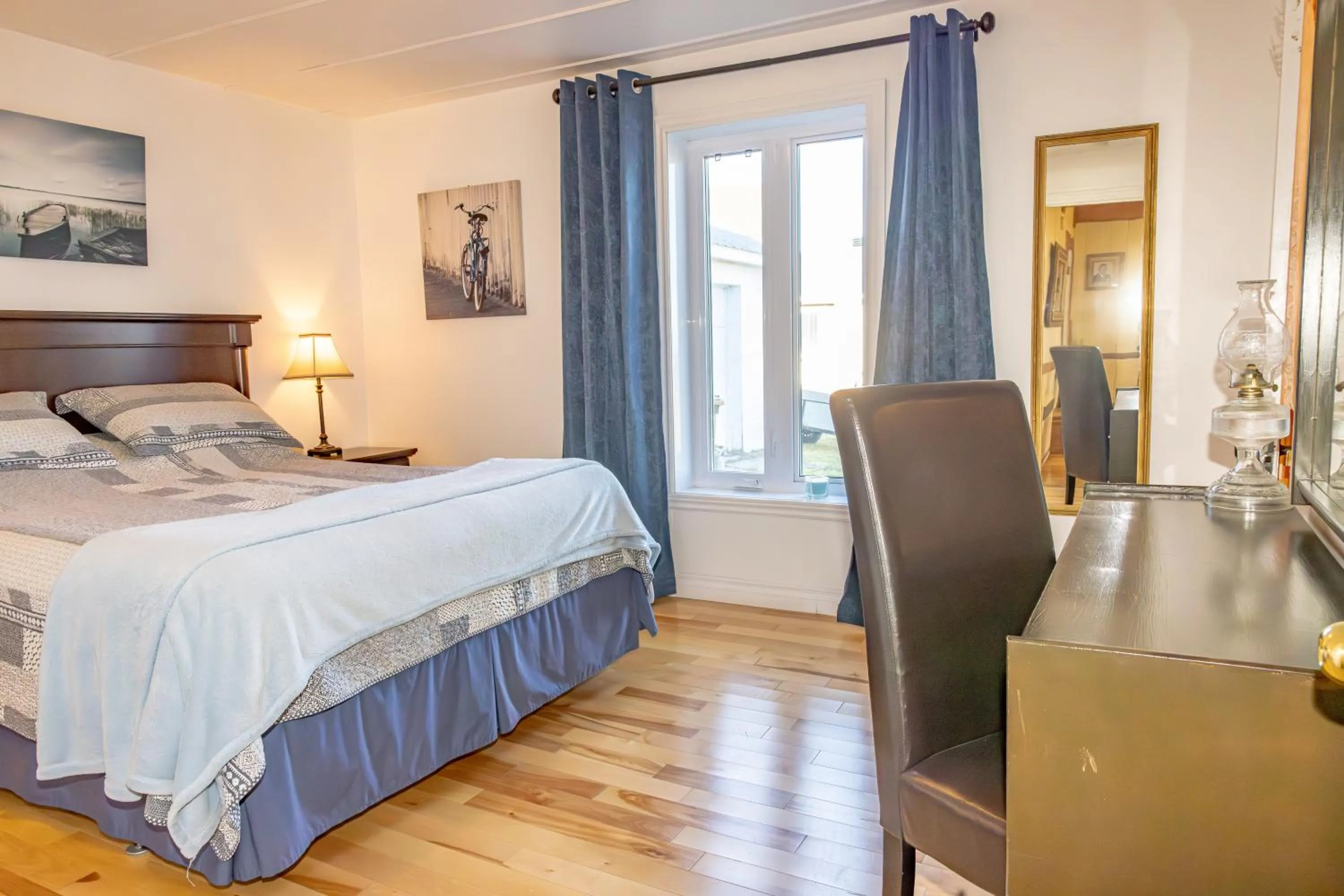 Photo of the whole room, Bed in Gite la Maison Rochefort