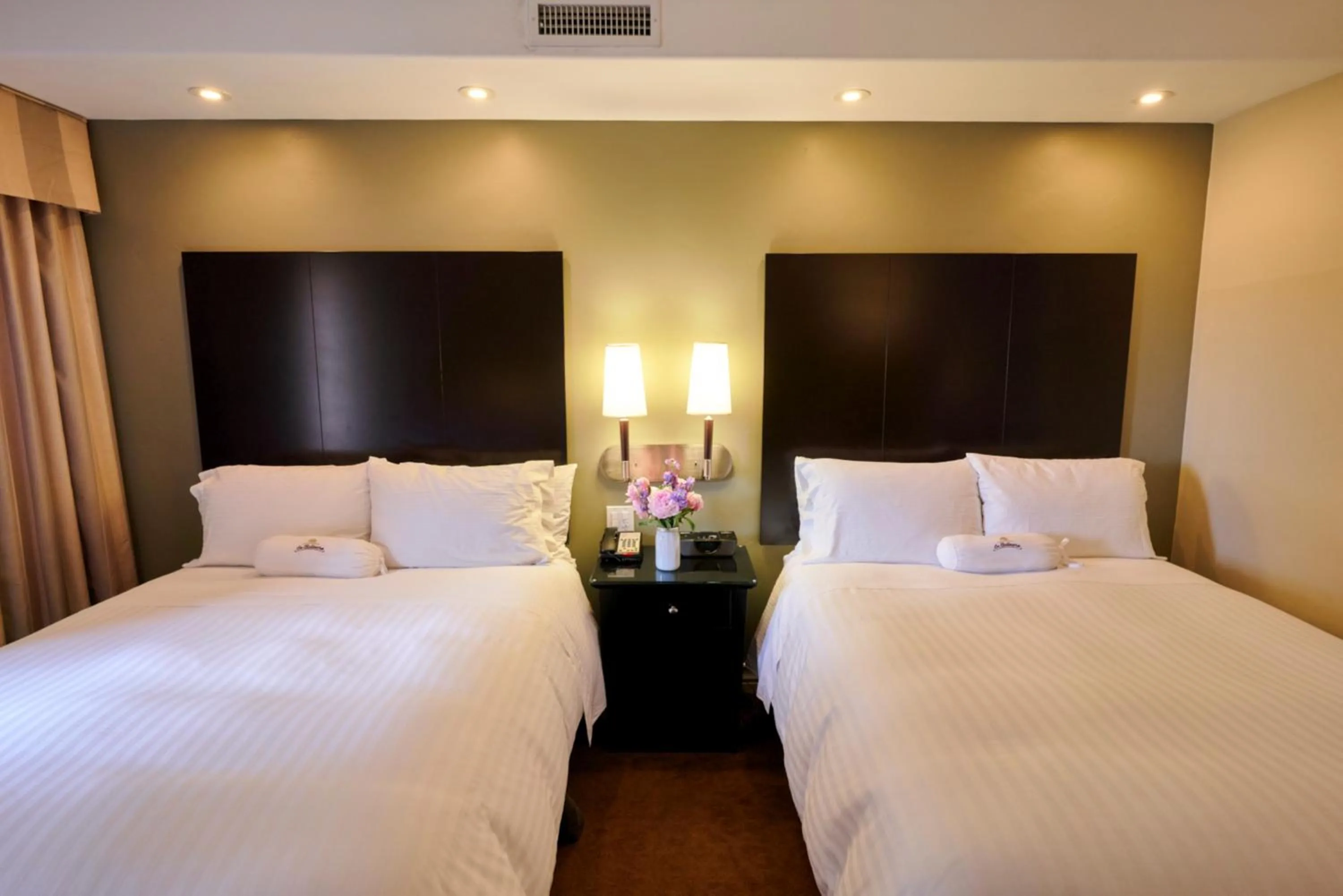 Queen Room in Bellasera Hotel & Suites Paso Robles, Tapestry by Hilton