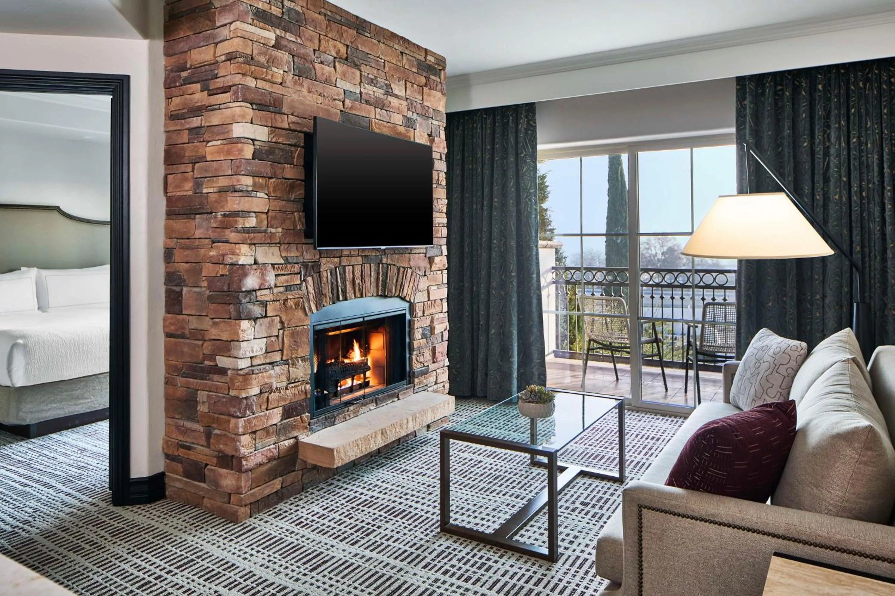 Living room in Bellasera Hotel & Suites Paso Robles, Tapestry by Hilton