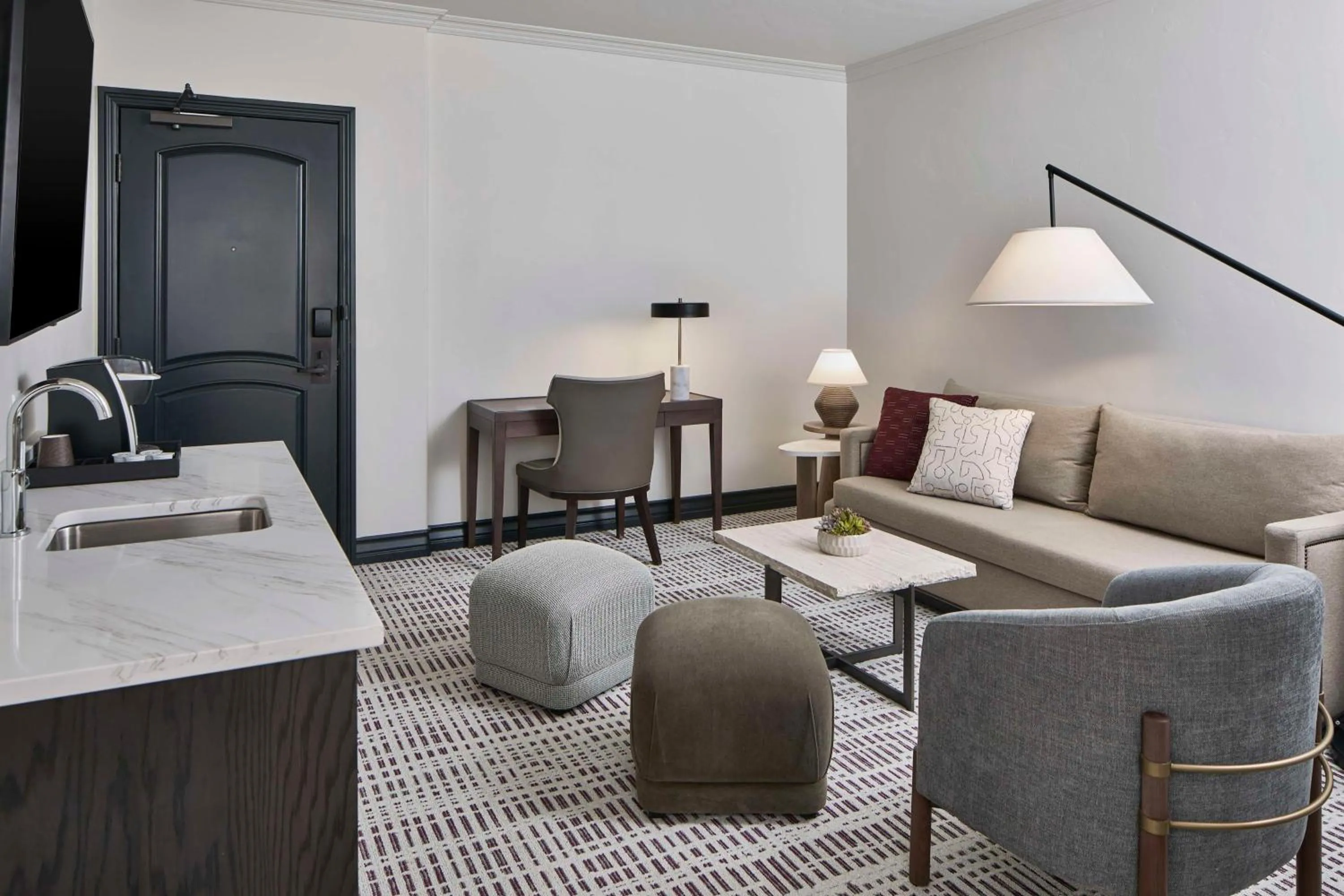 Living room in Bellasera Hotel & Suites Paso Robles, Tapestry by Hilton