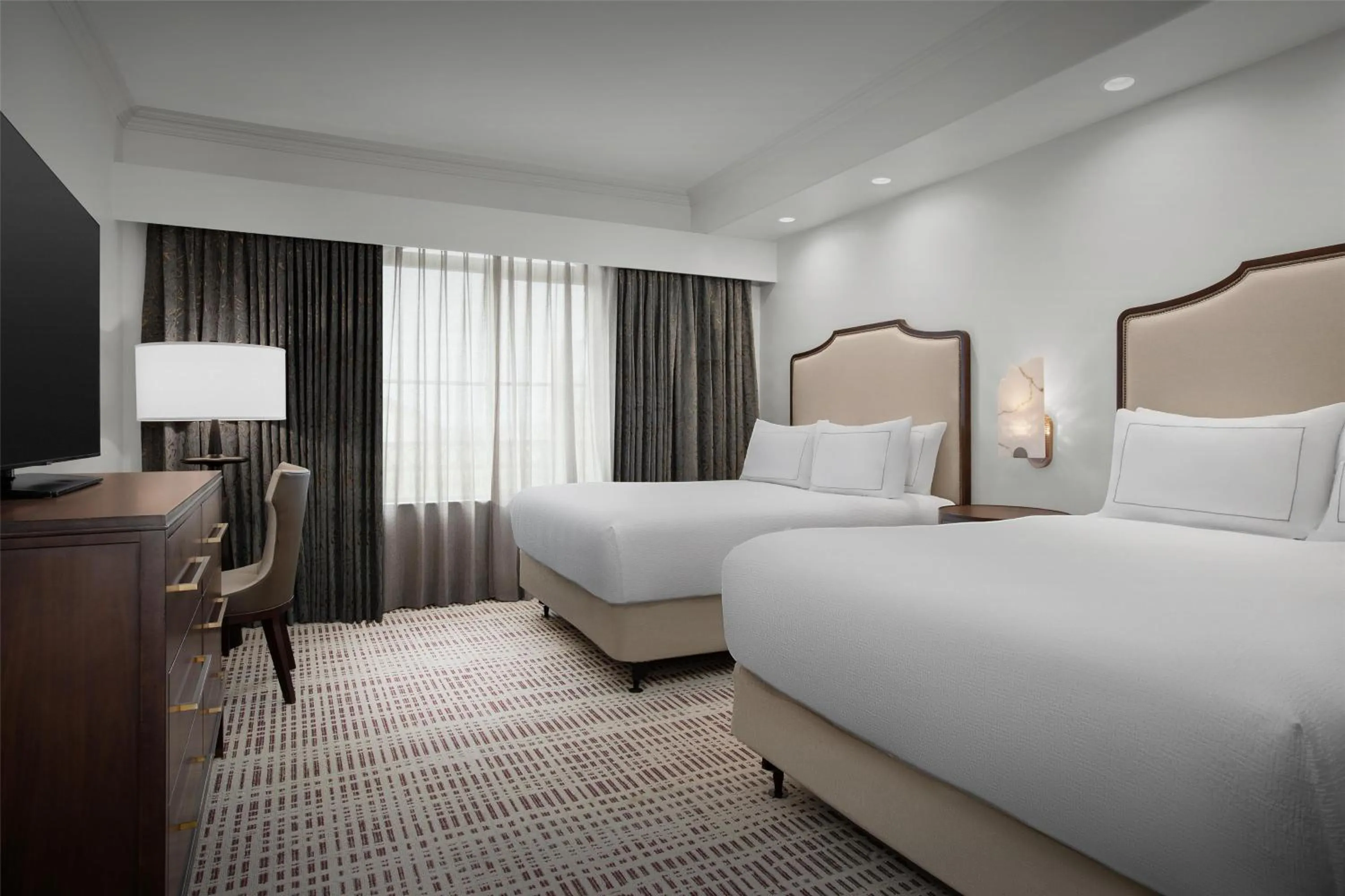 Bed in Bellasera Hotel & Suites Paso Robles, Tapestry by Hilton