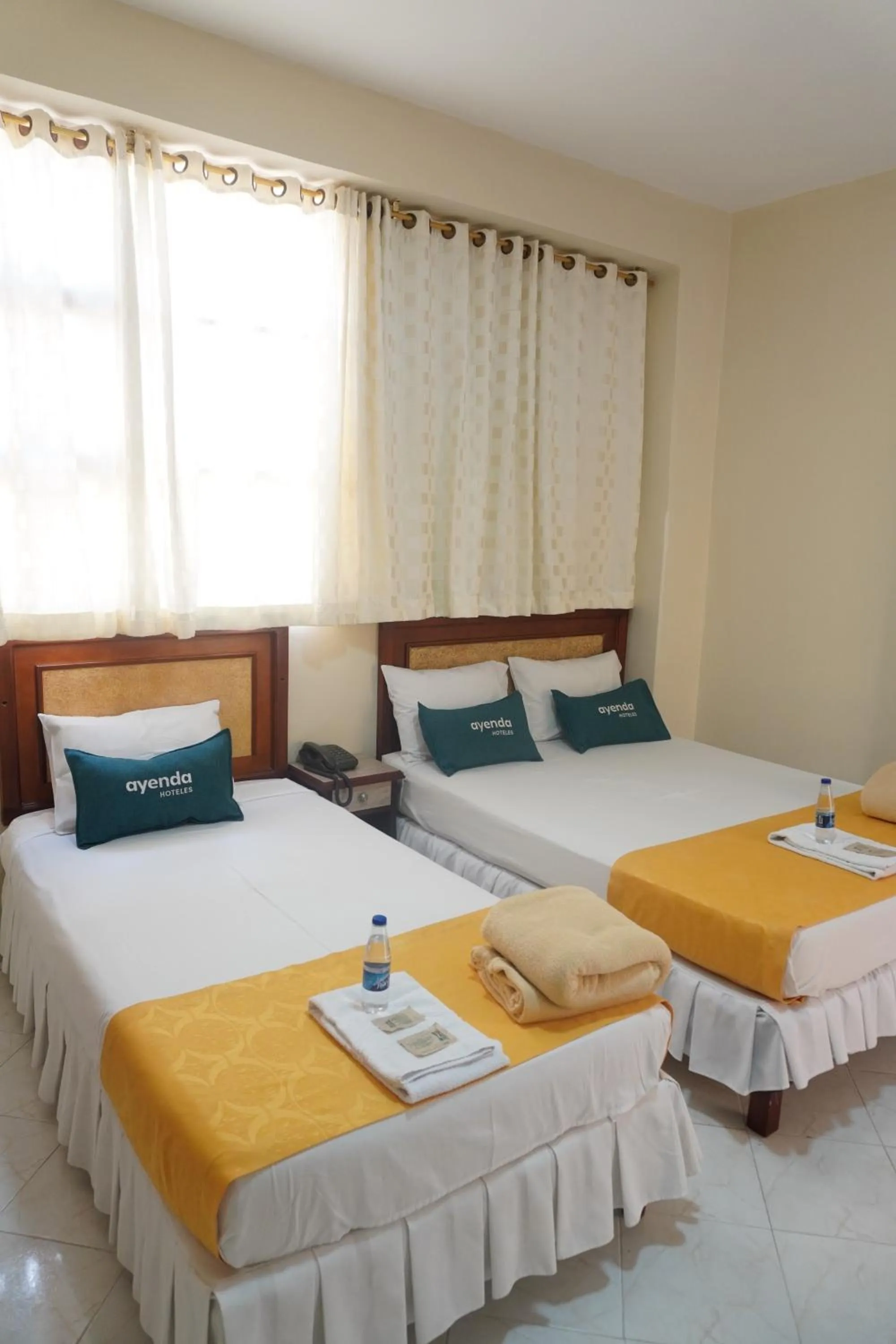 room service, Bed in Hotel El Andino