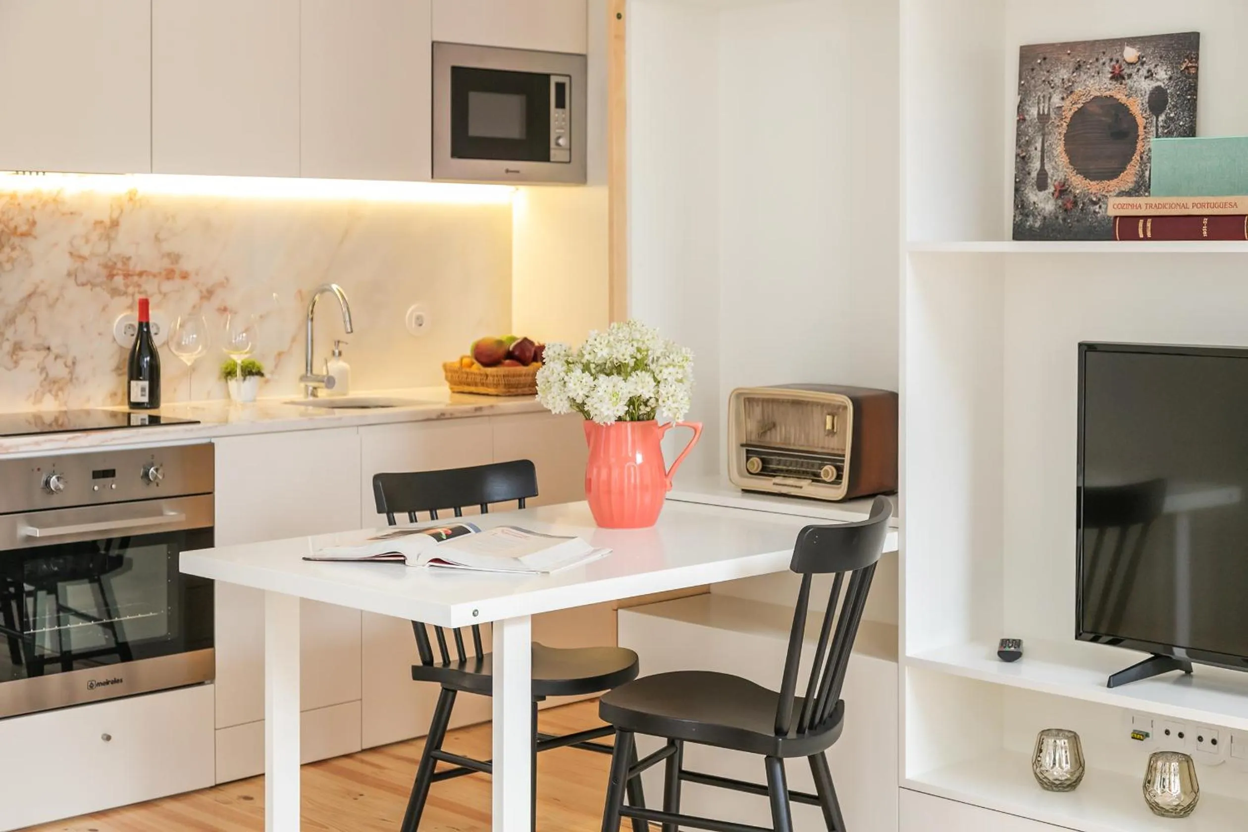 TV and multimedia in Indulge Porto Flats