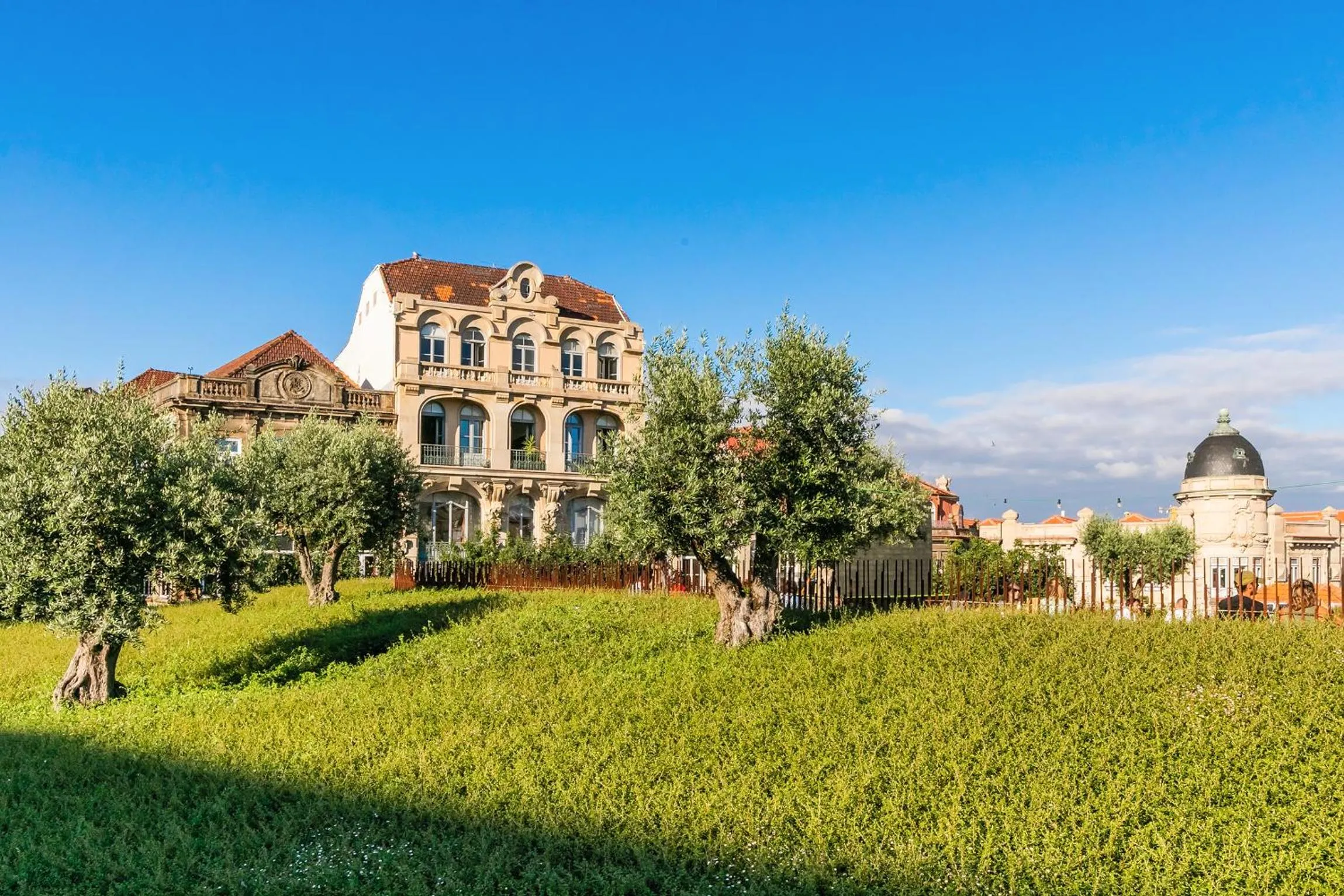 Property building in Indulge Porto Flats