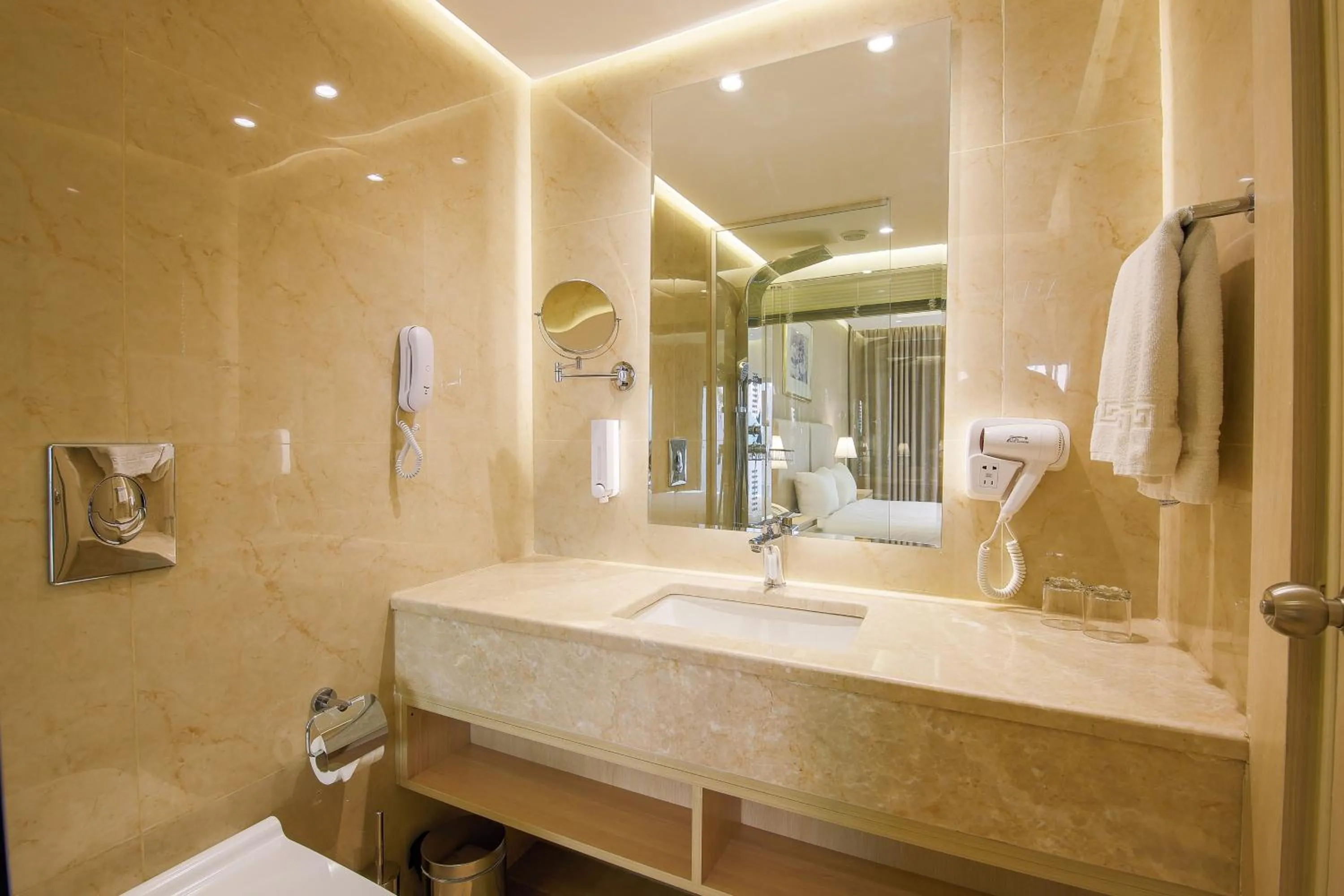 Bathroom in Petra Palace Hotel