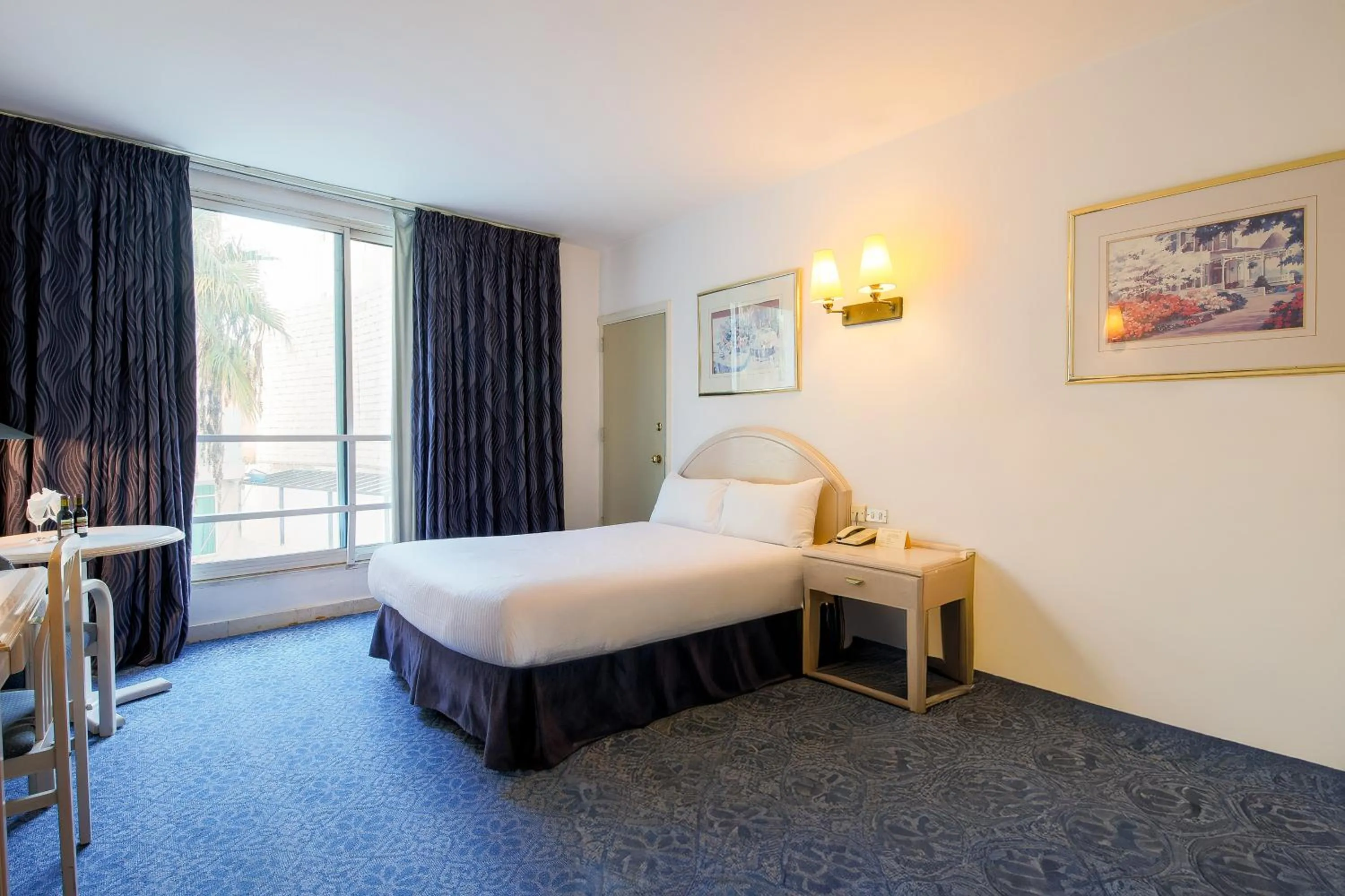 Bedroom, Bed in Petra Palace Hotel