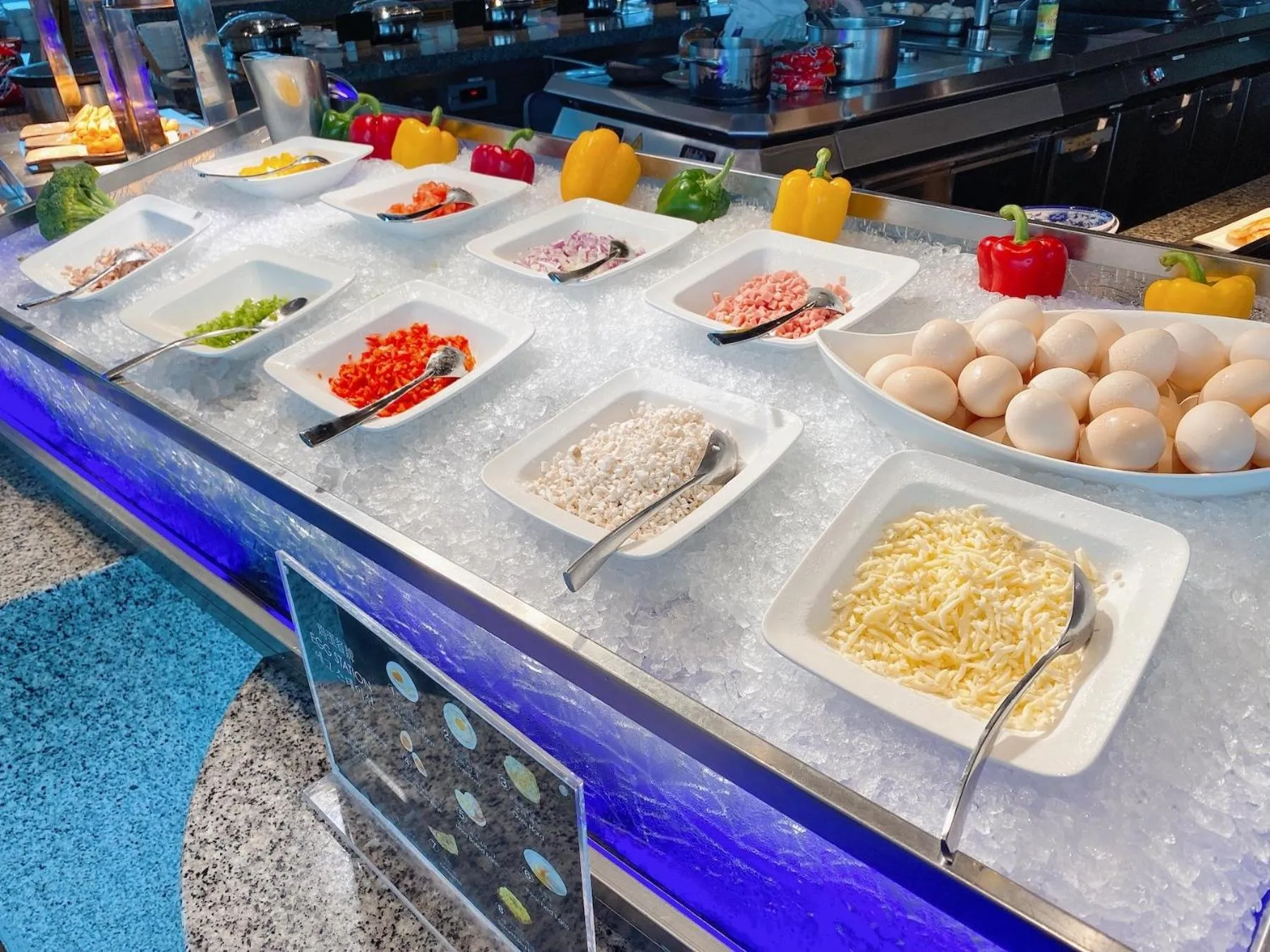 Buffet breakfast in Renaissance Huizhou Hotel