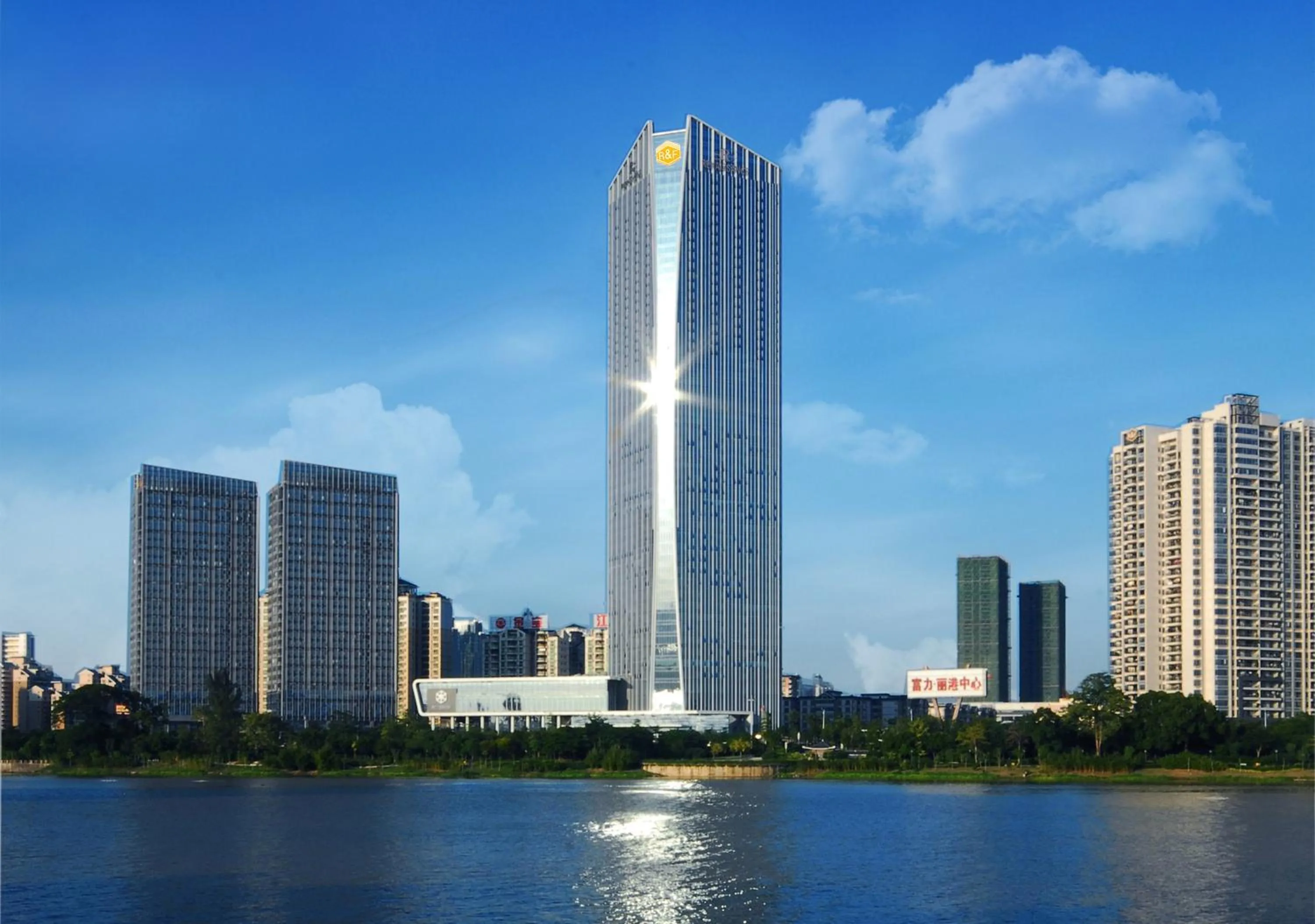 Property building in Renaissance Huizhou Hotel