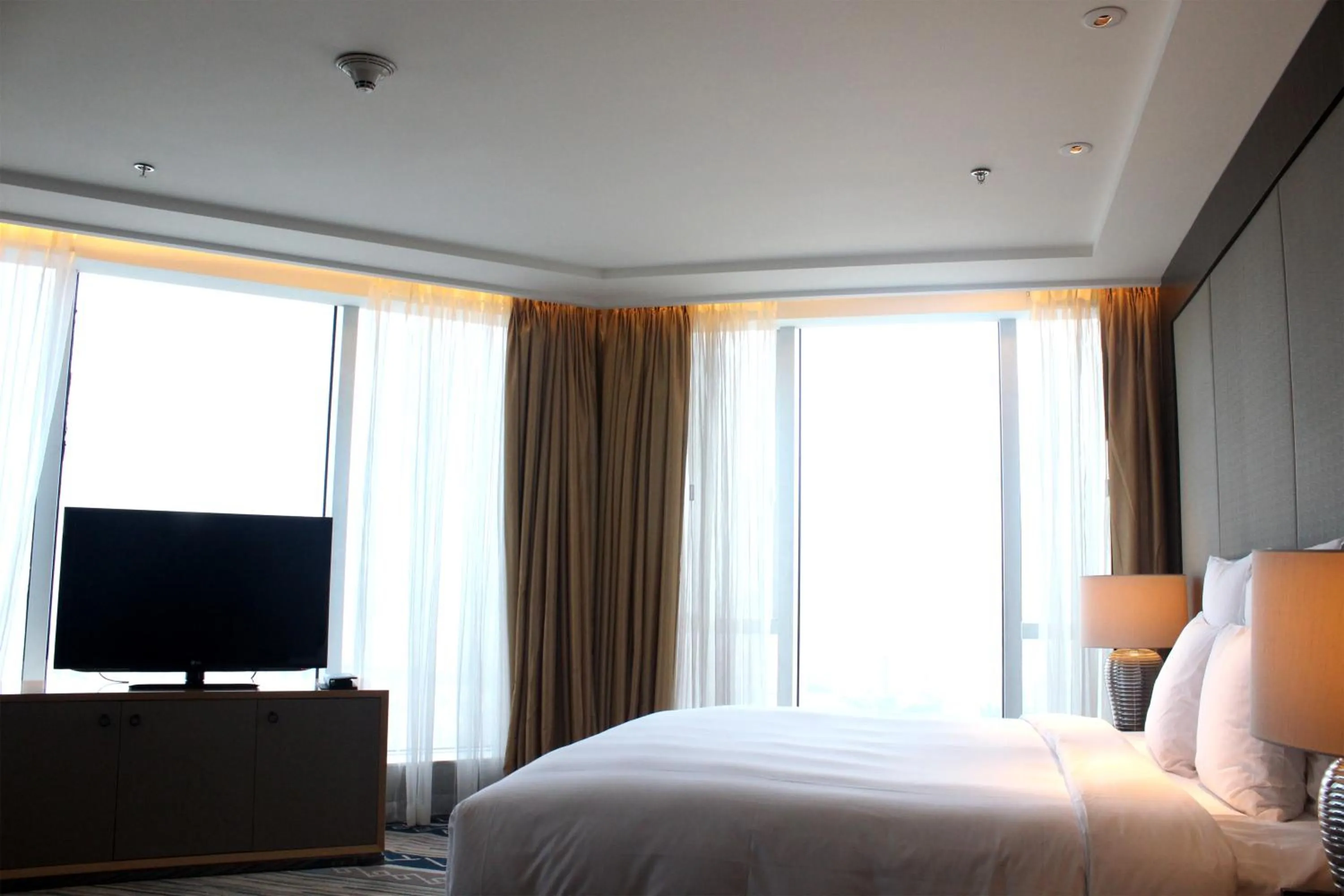 Photo of the whole room, Bed in Renaissance Huizhou Hotel
