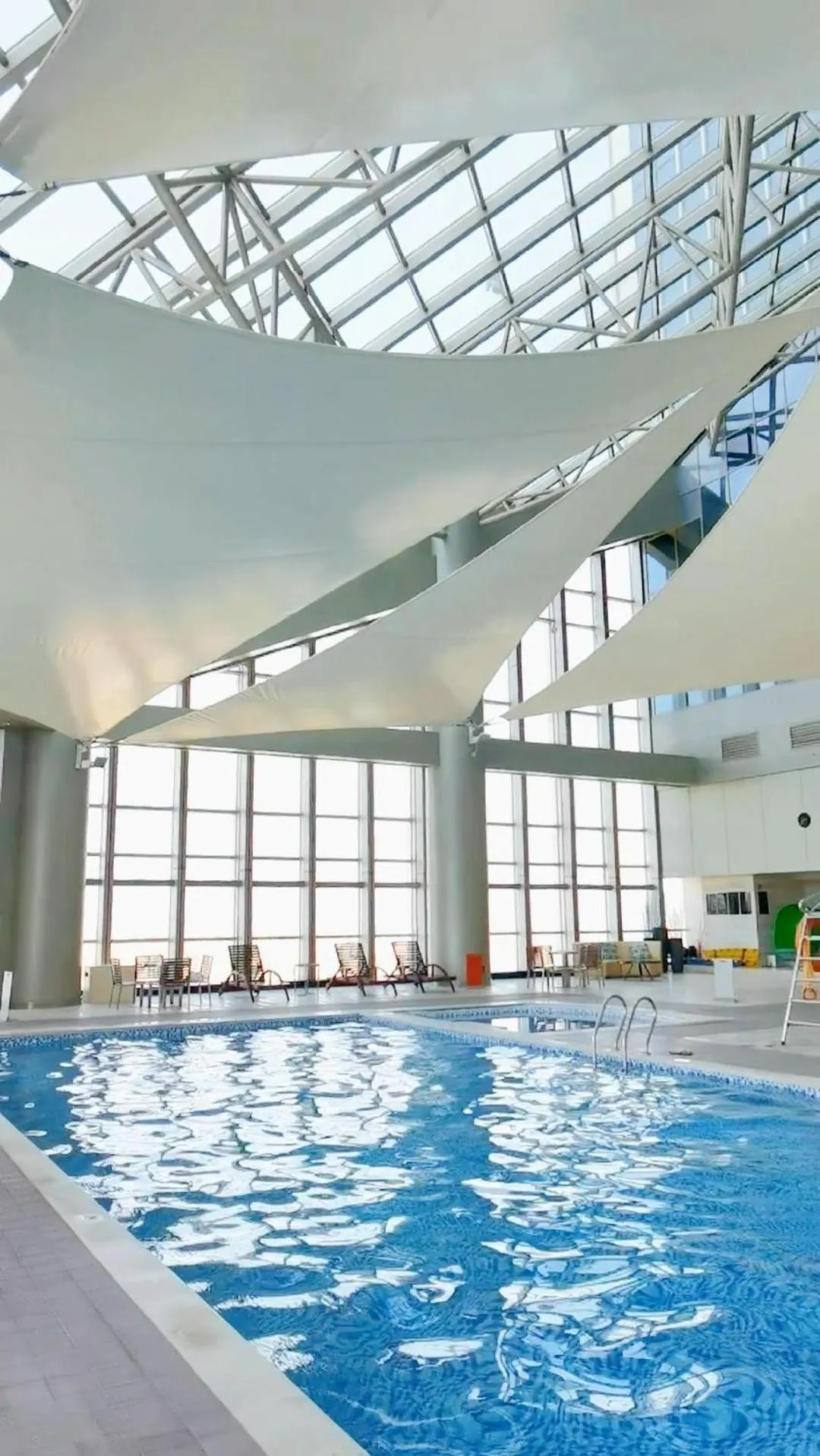 Swimming pool in Renaissance Huizhou Hotel