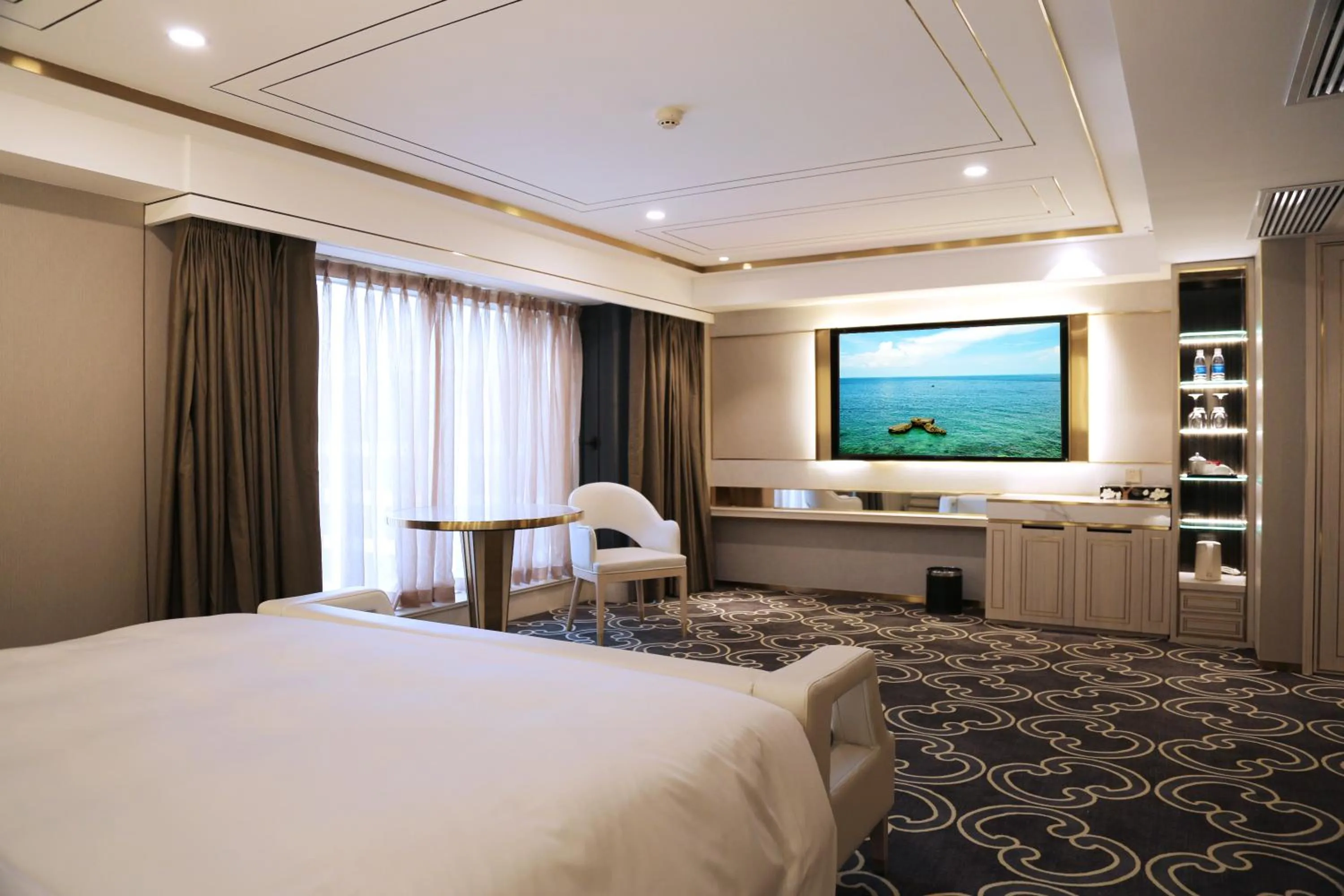Photo of the whole room, Bed in Nanjing Central Hotel