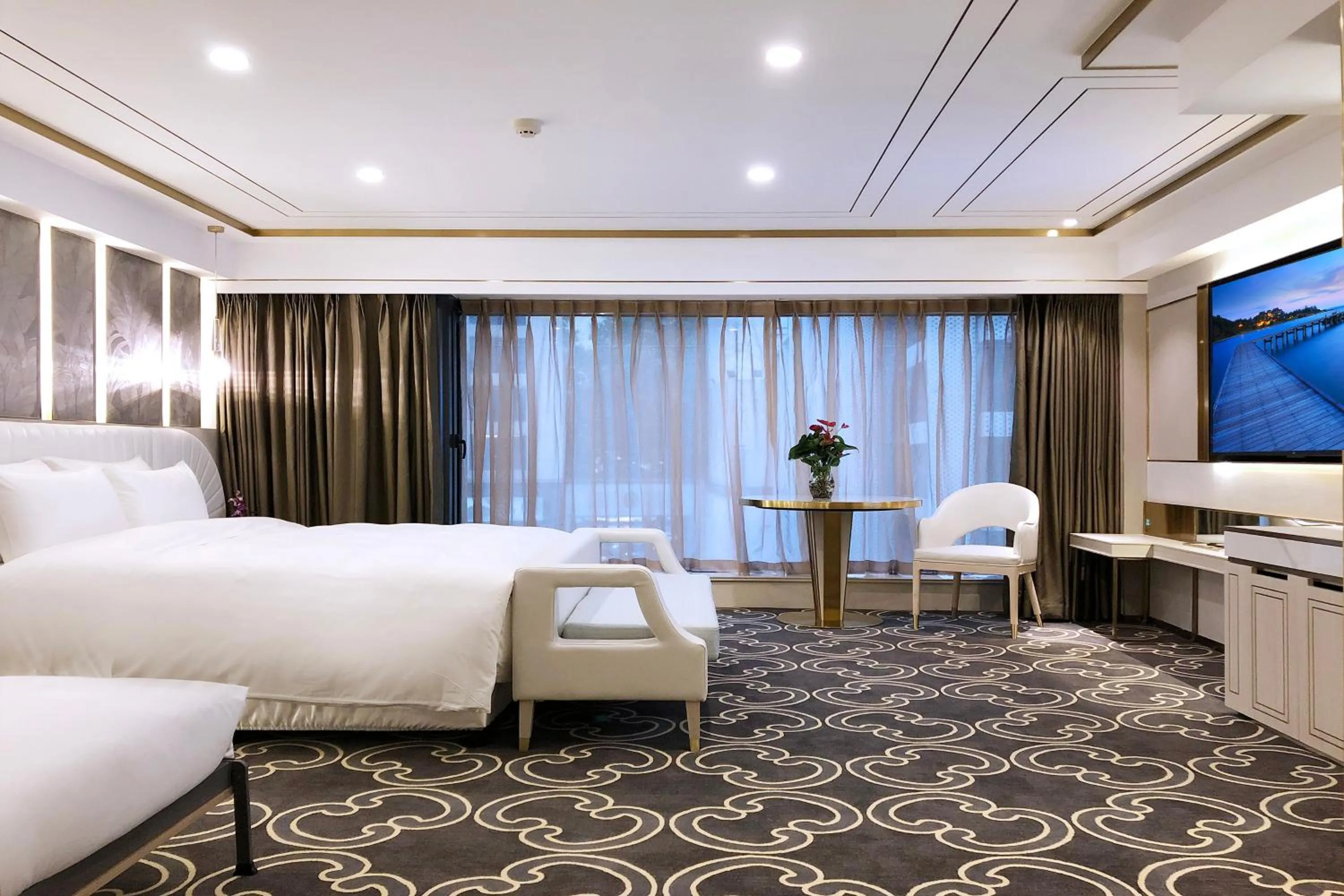 Photo of the whole room, Bed in Nanjing Central Hotel